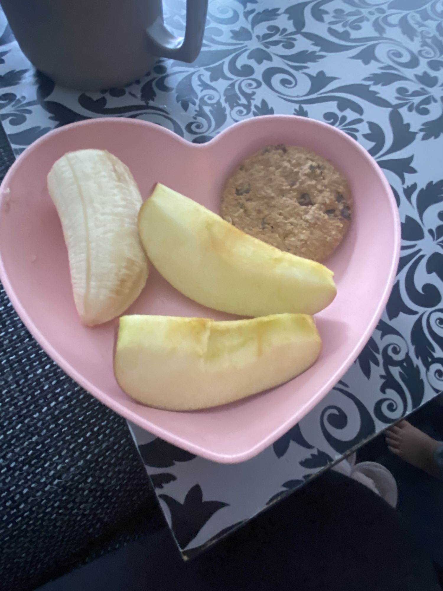 تفاحة، موزة، بسكويت