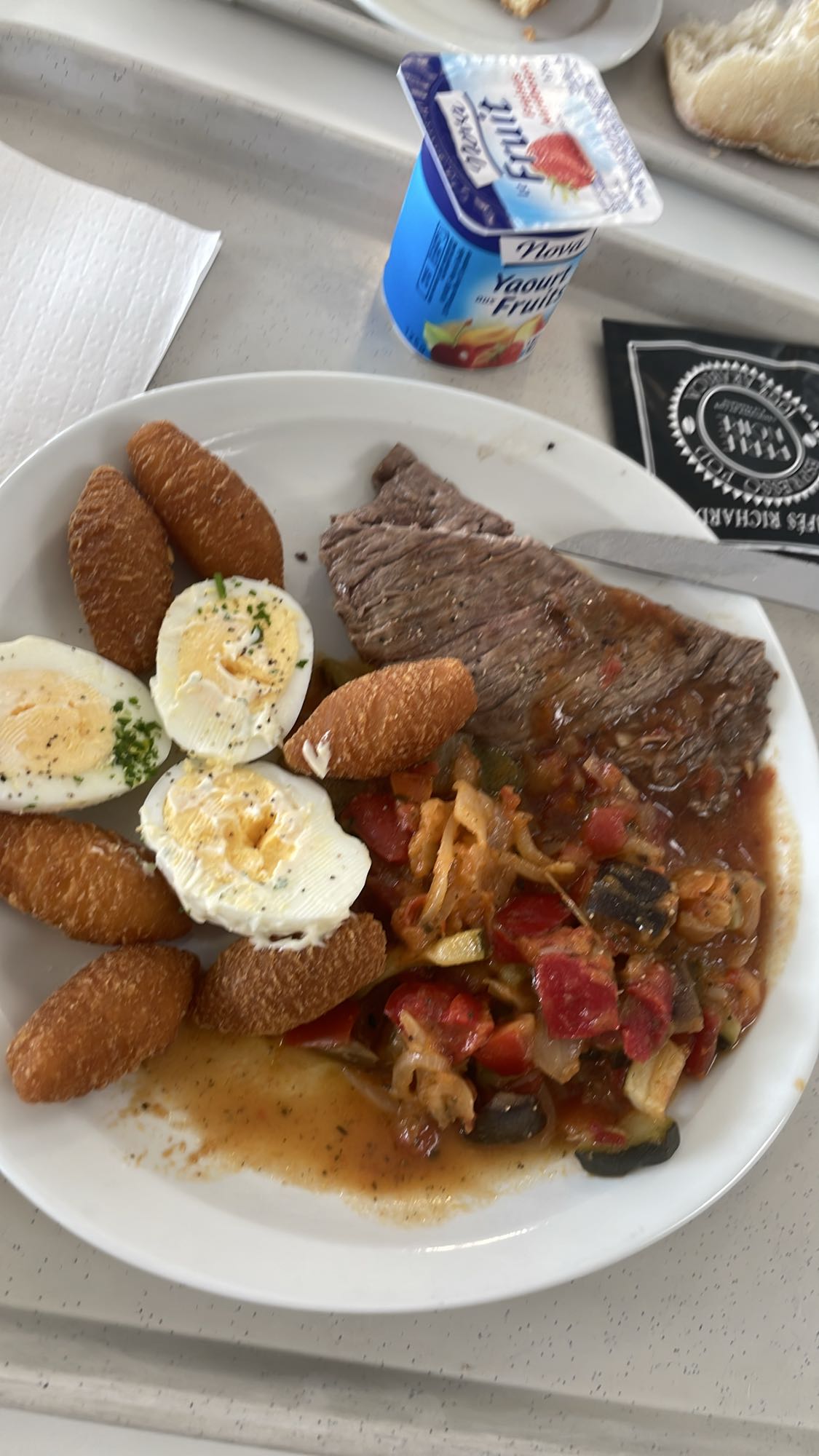 Déjeuner cantine mixte