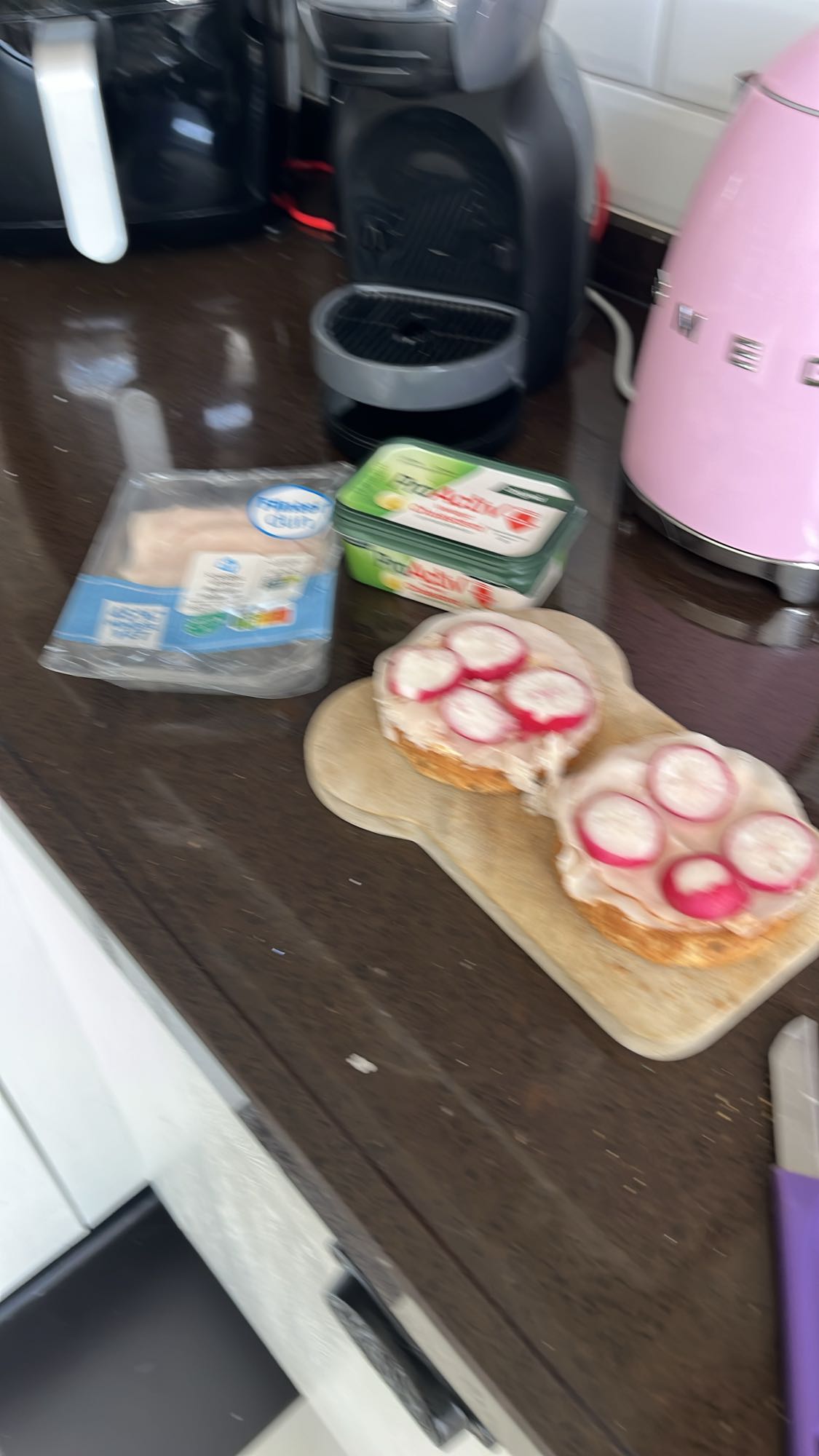 Broodje kip en radijs