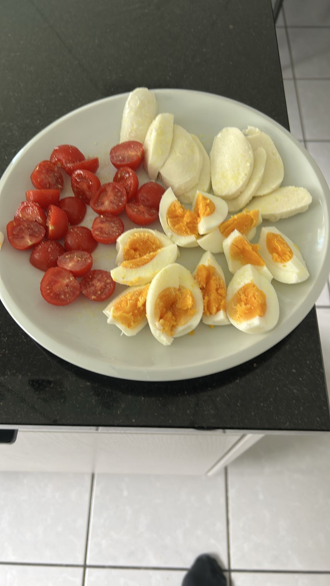 Ei, Tomate und Mozzarella Teller