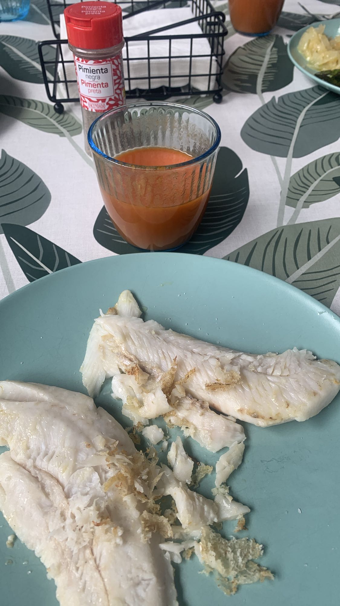 Pescado con jugo de tomate