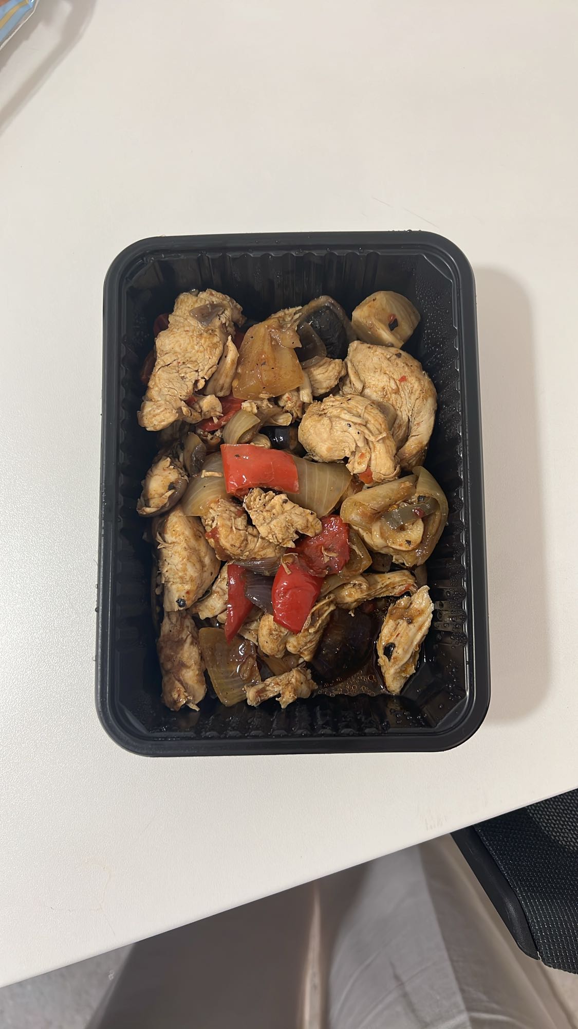 Pui cu legume la tigaie