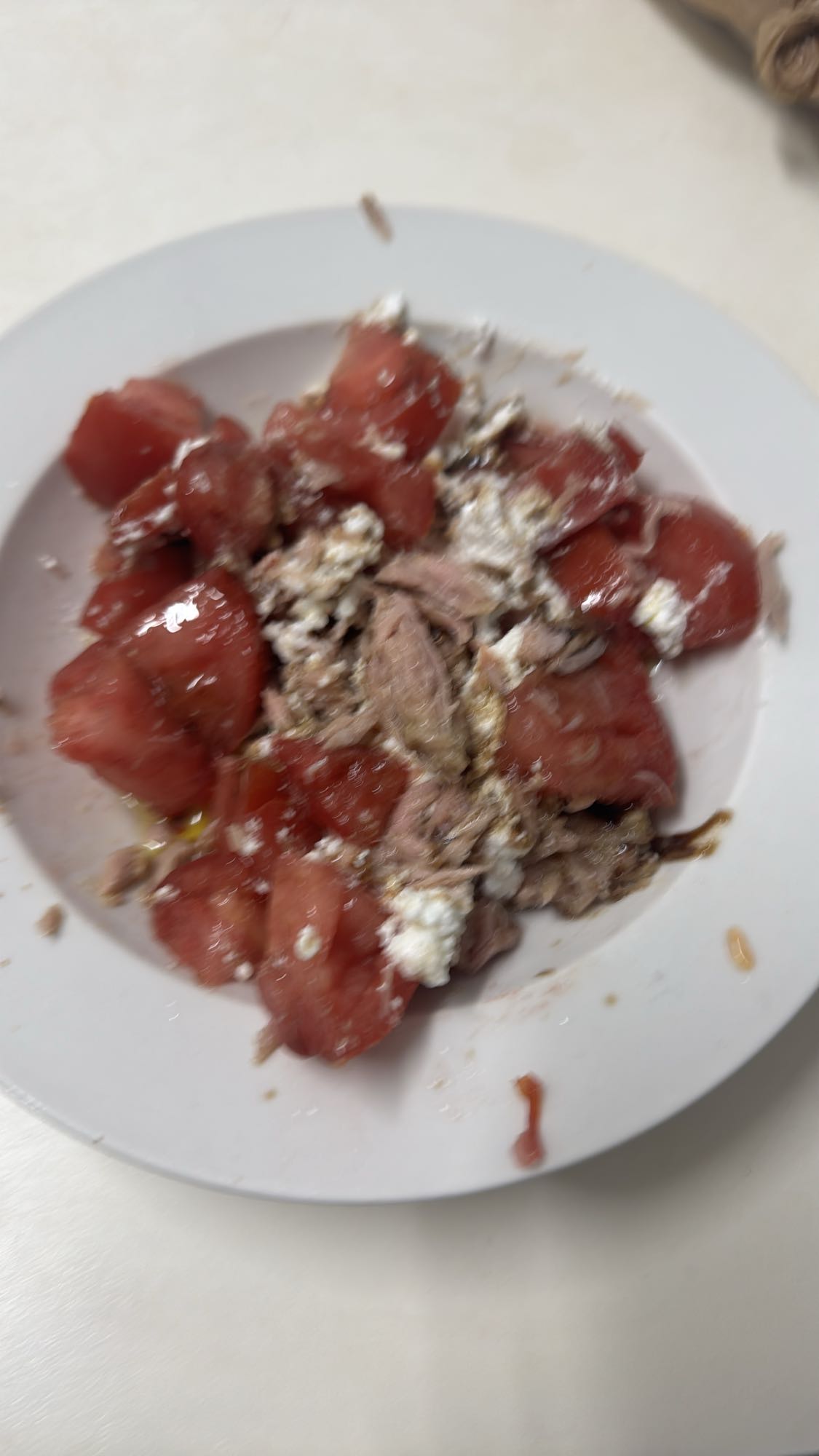 Ensalada de atún y tomate
