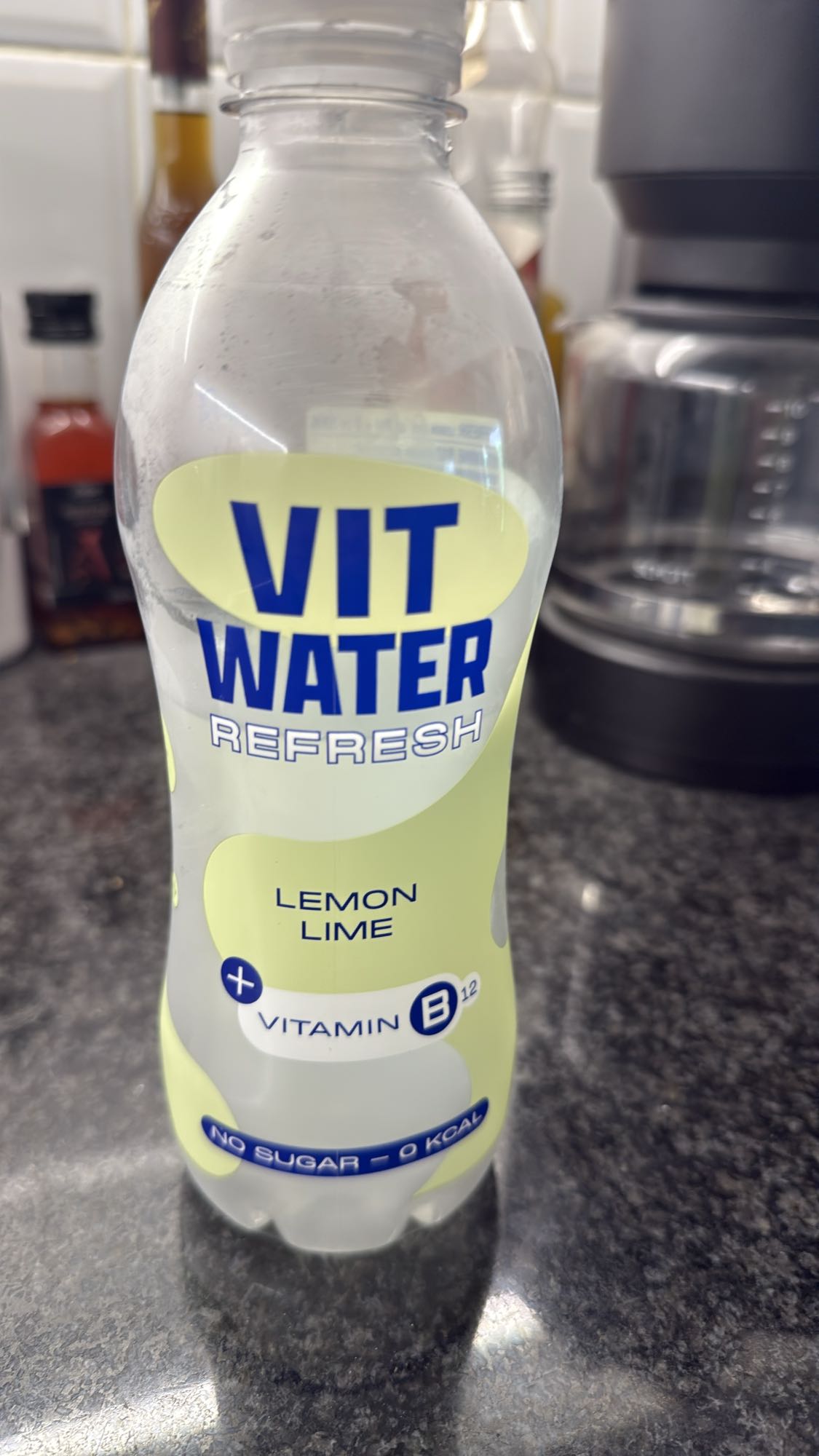 Vitwater citroen limoen