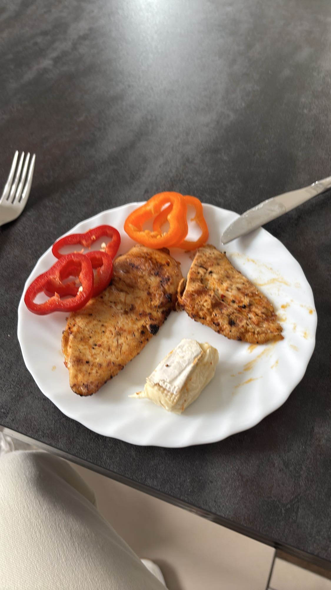 Gegrilltes Hähnchen mit Paprika