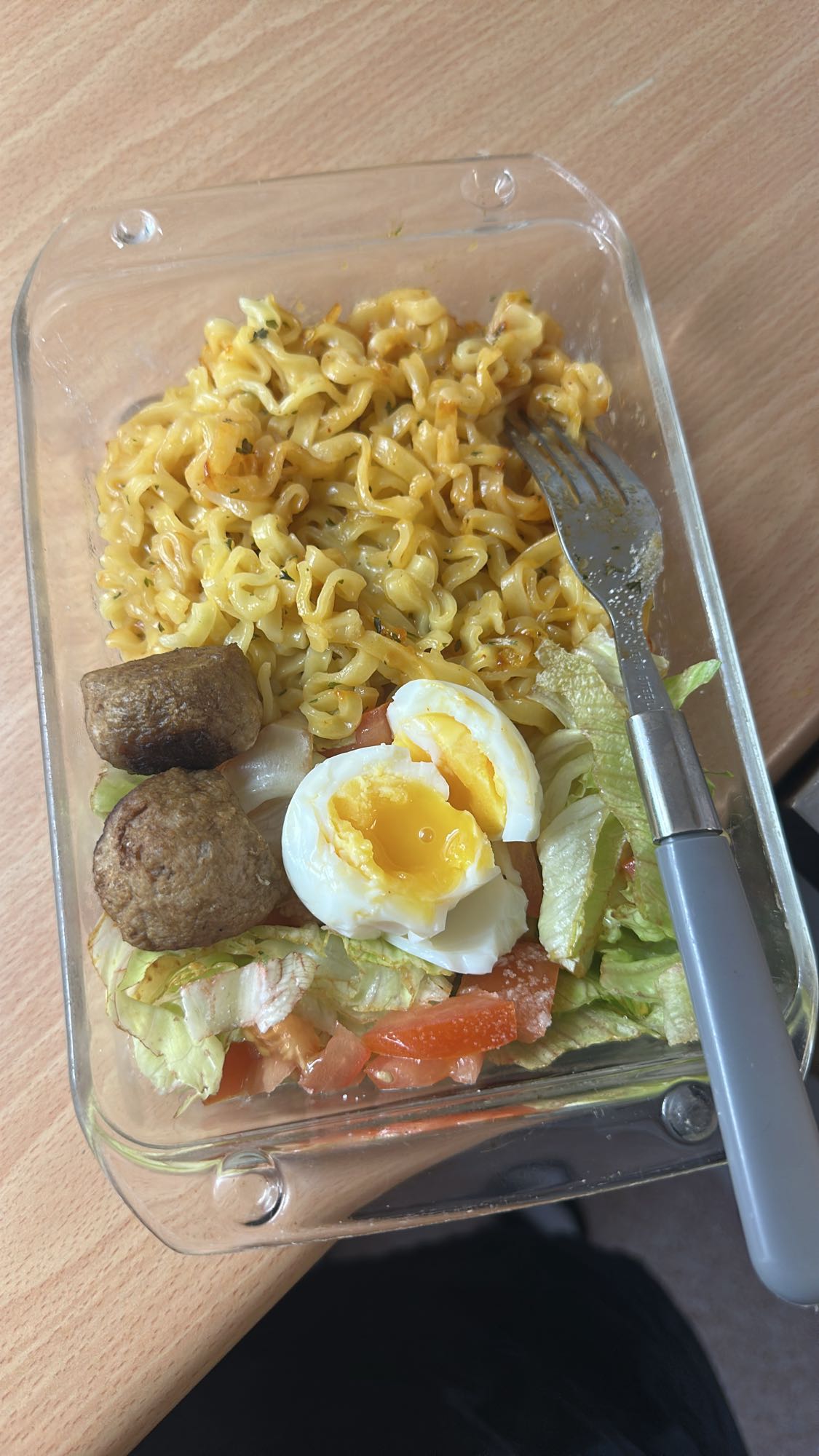 Nudlar med ägg & köttbullar