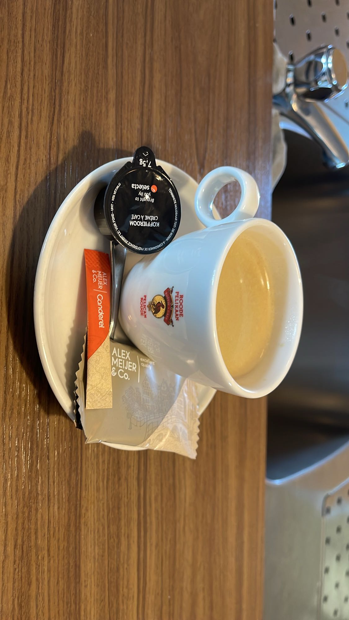 Koffie met melk en koekje