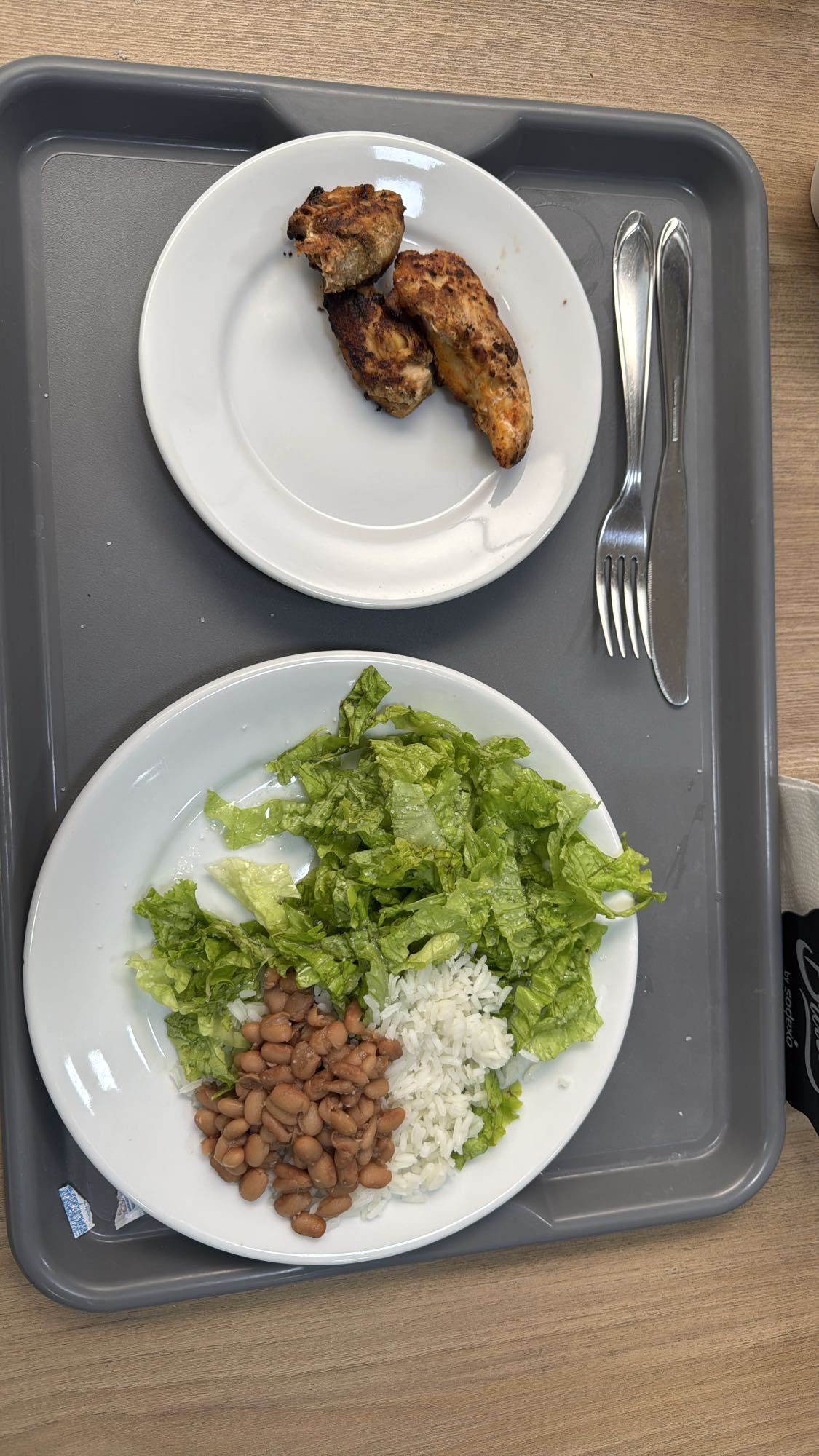 Frango, arroz, feijão e salada