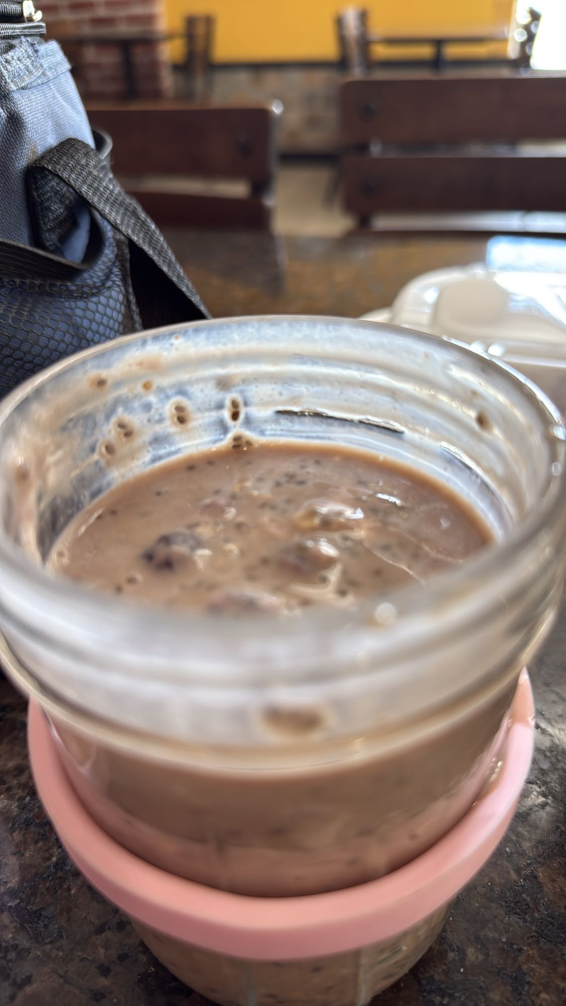 Overnight avec petit fruit et yogourt chia