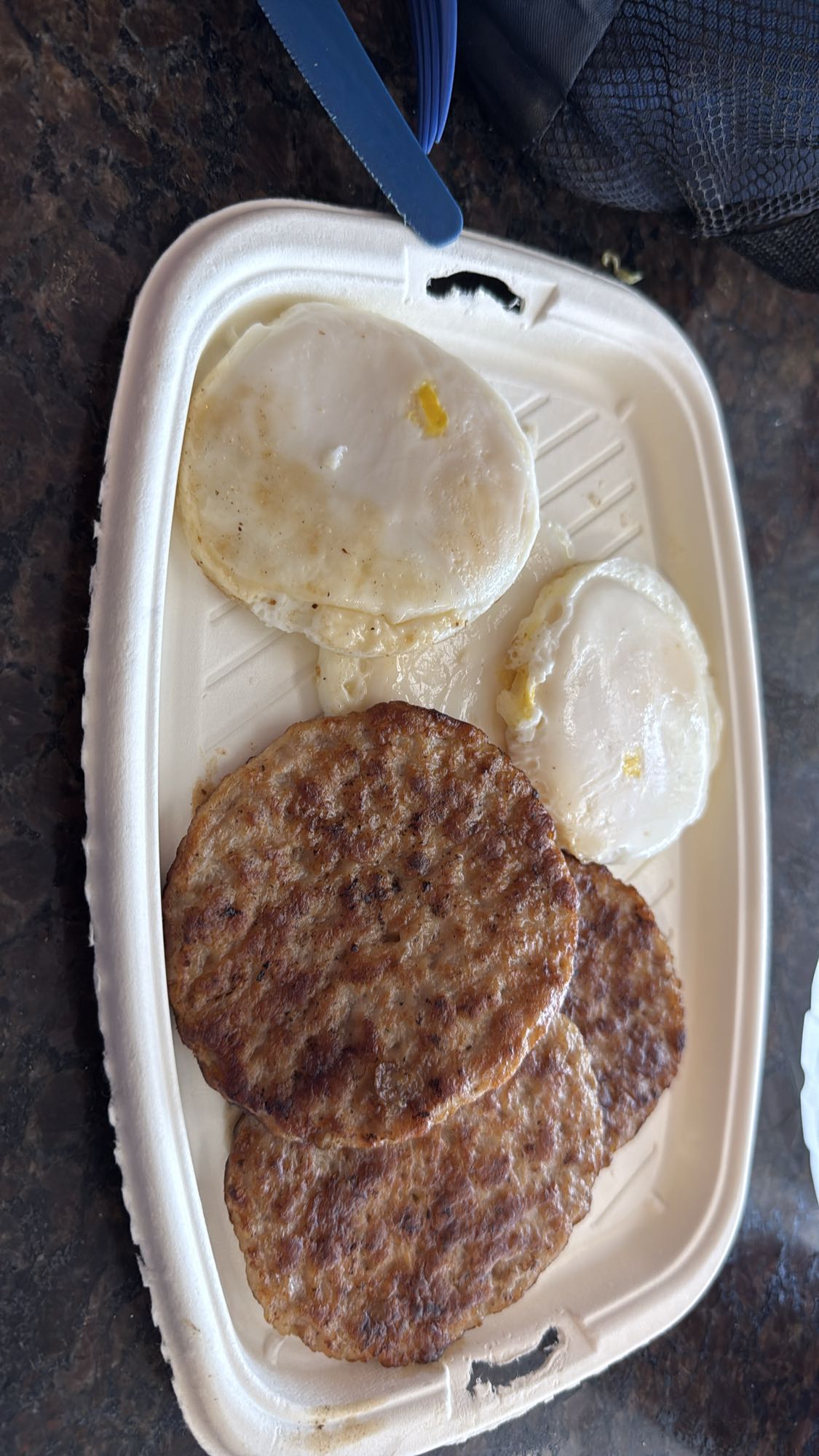 Oeufs et galettes de saucisse