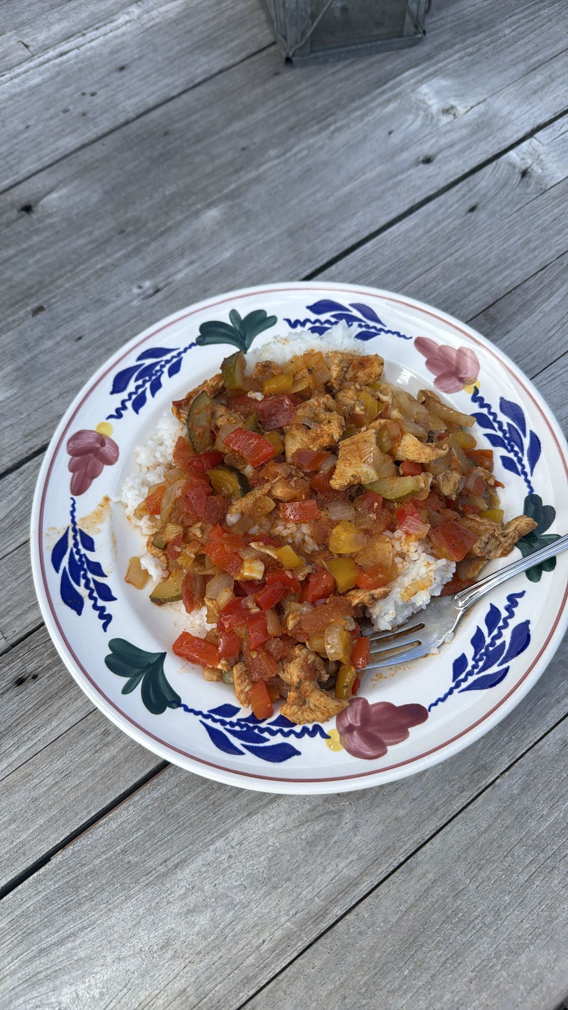 Rijst met kip en groenten