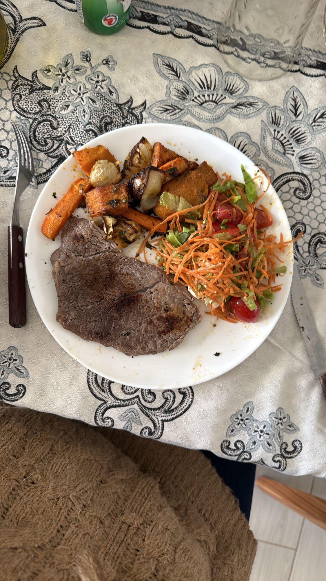 Carne con verduras asadas