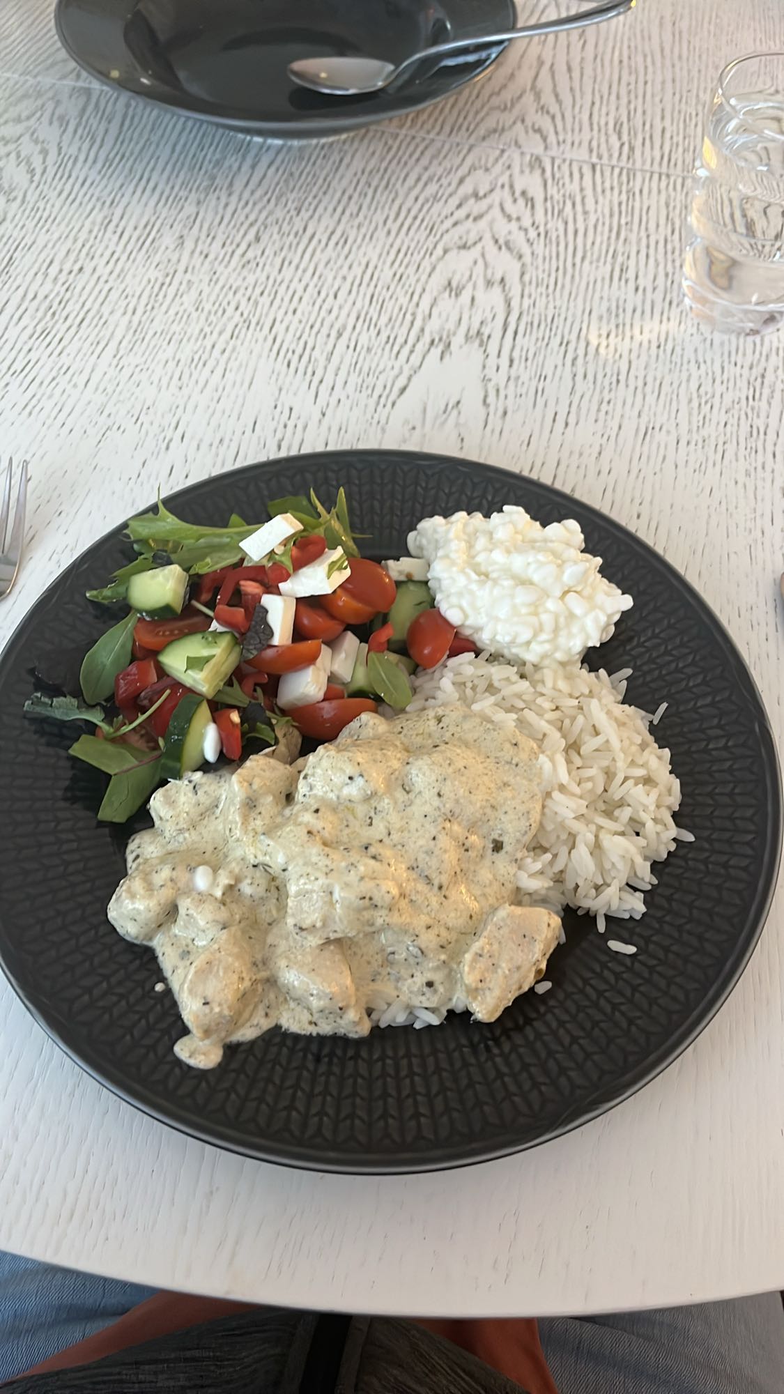 Kyckling med ris och sallad