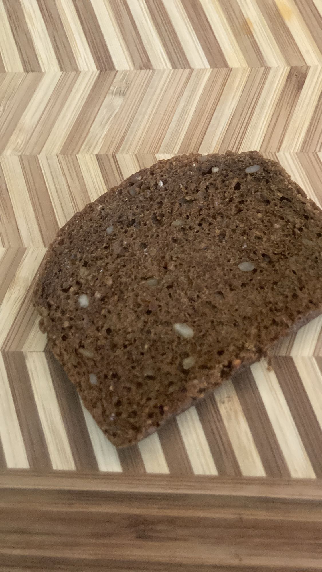 Kromka chleba żytniego