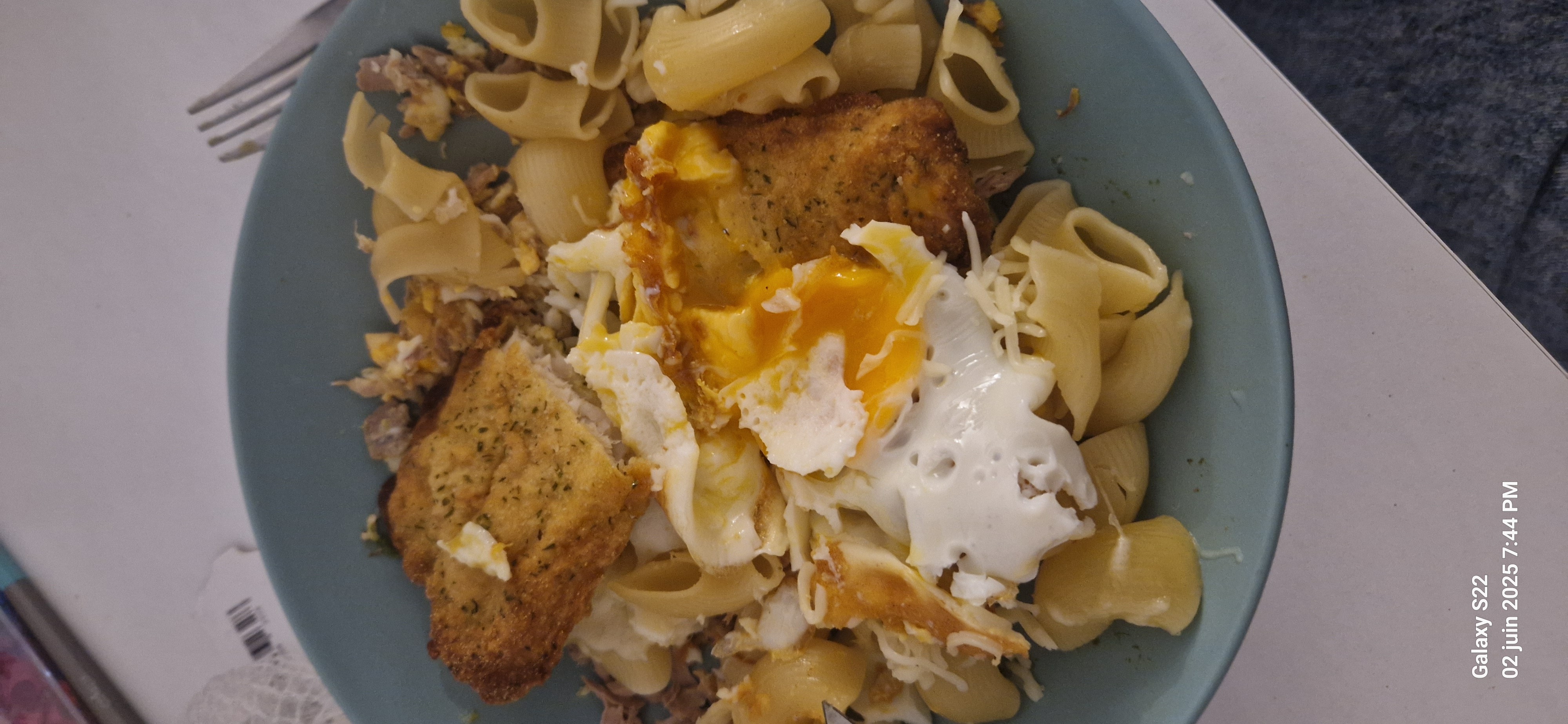 Pâtes au poisson et œuf