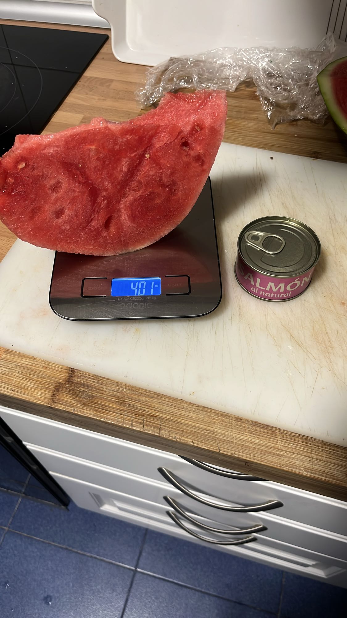 Sandía y salmón en lata