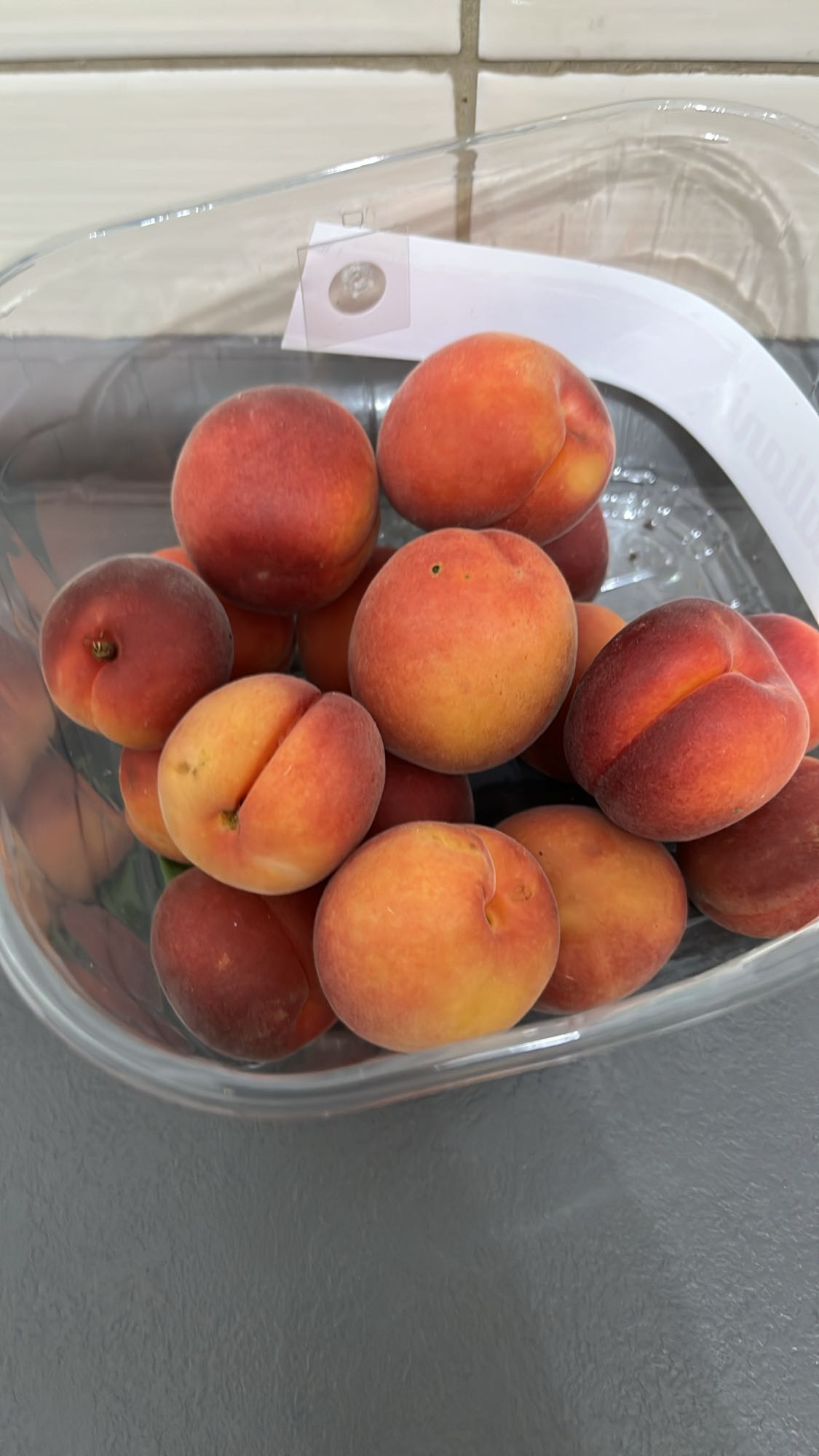 Taze Şeftali Tabağı