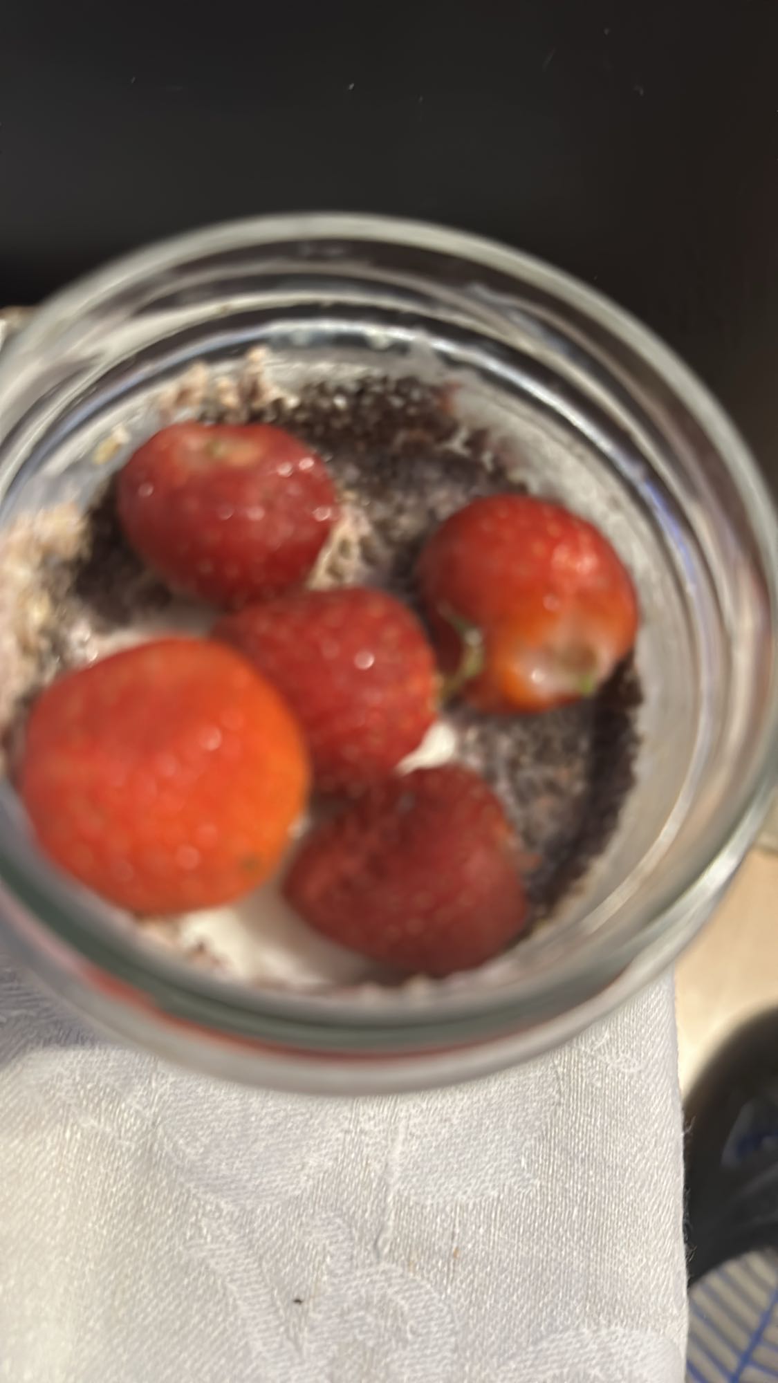 Iaurt cu capsuni si cacao