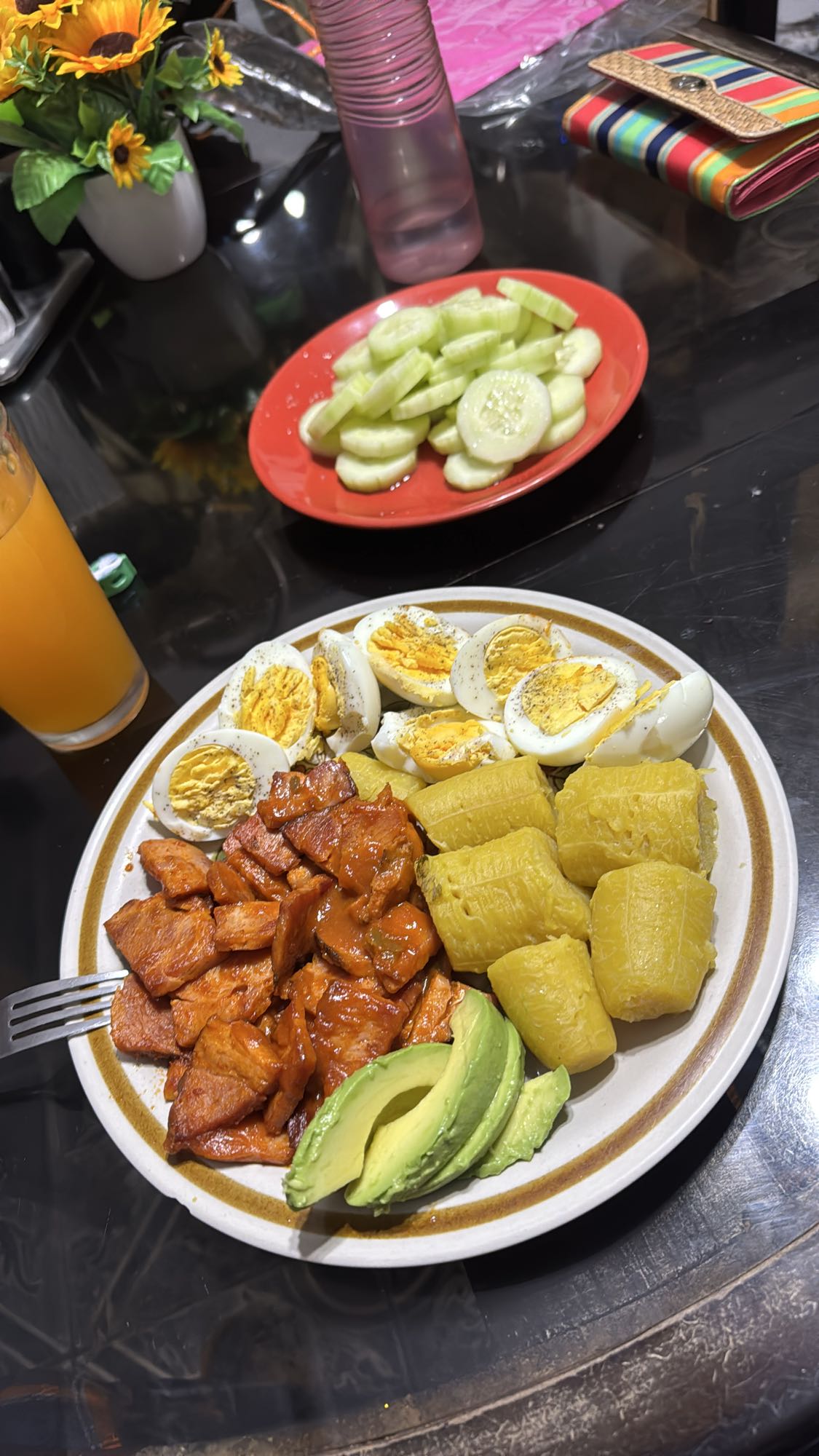 Desayuno tropical con pollo