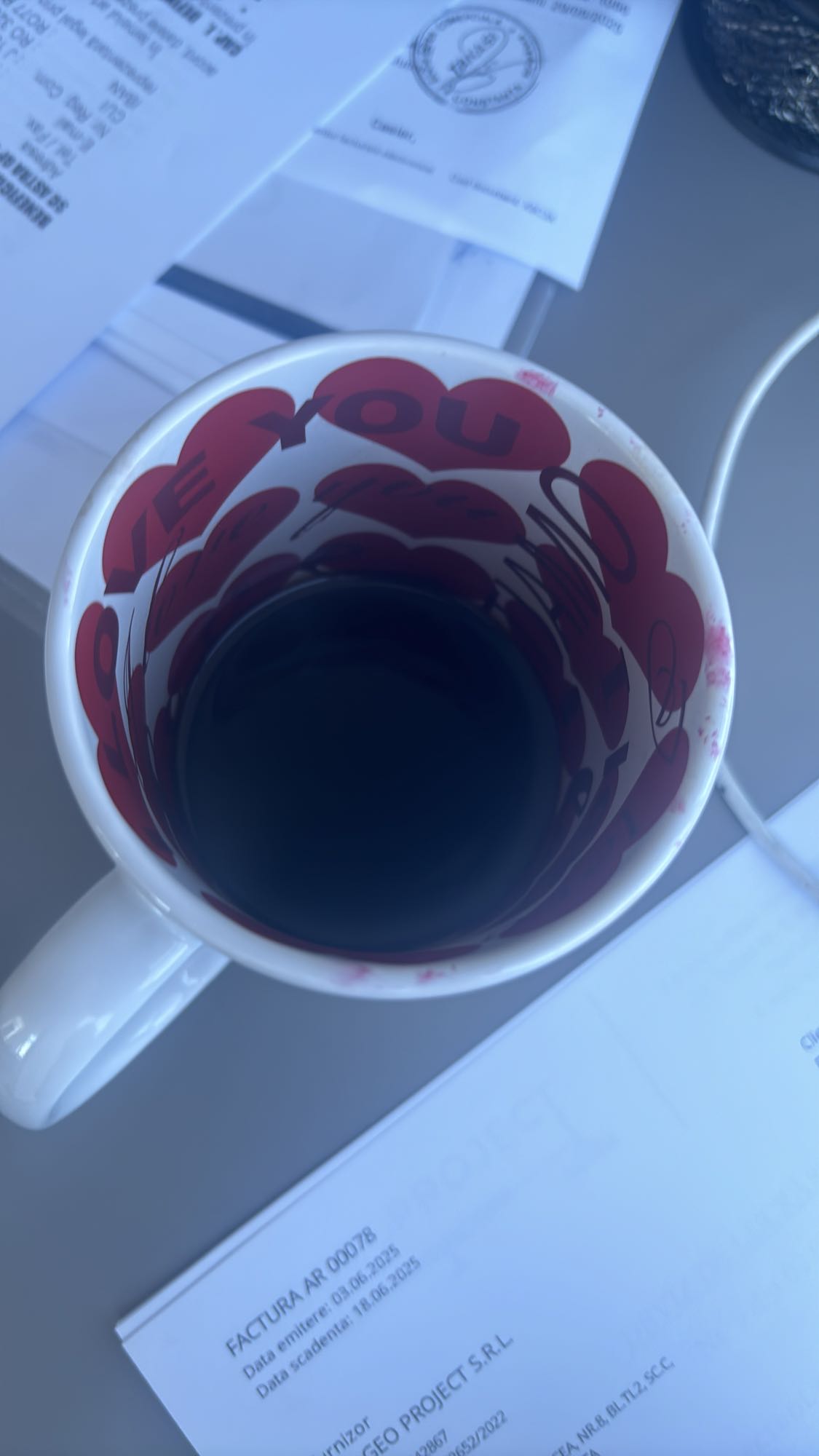 cana cu cafea neagră