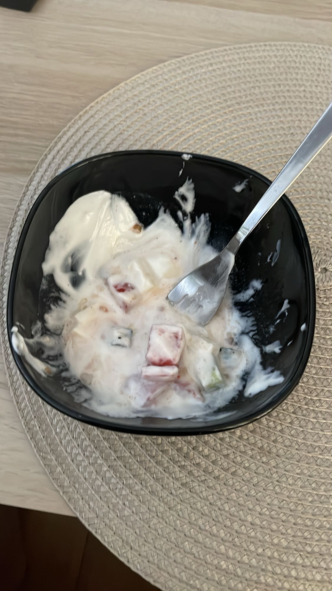 Iaurt cu fructe tăiate