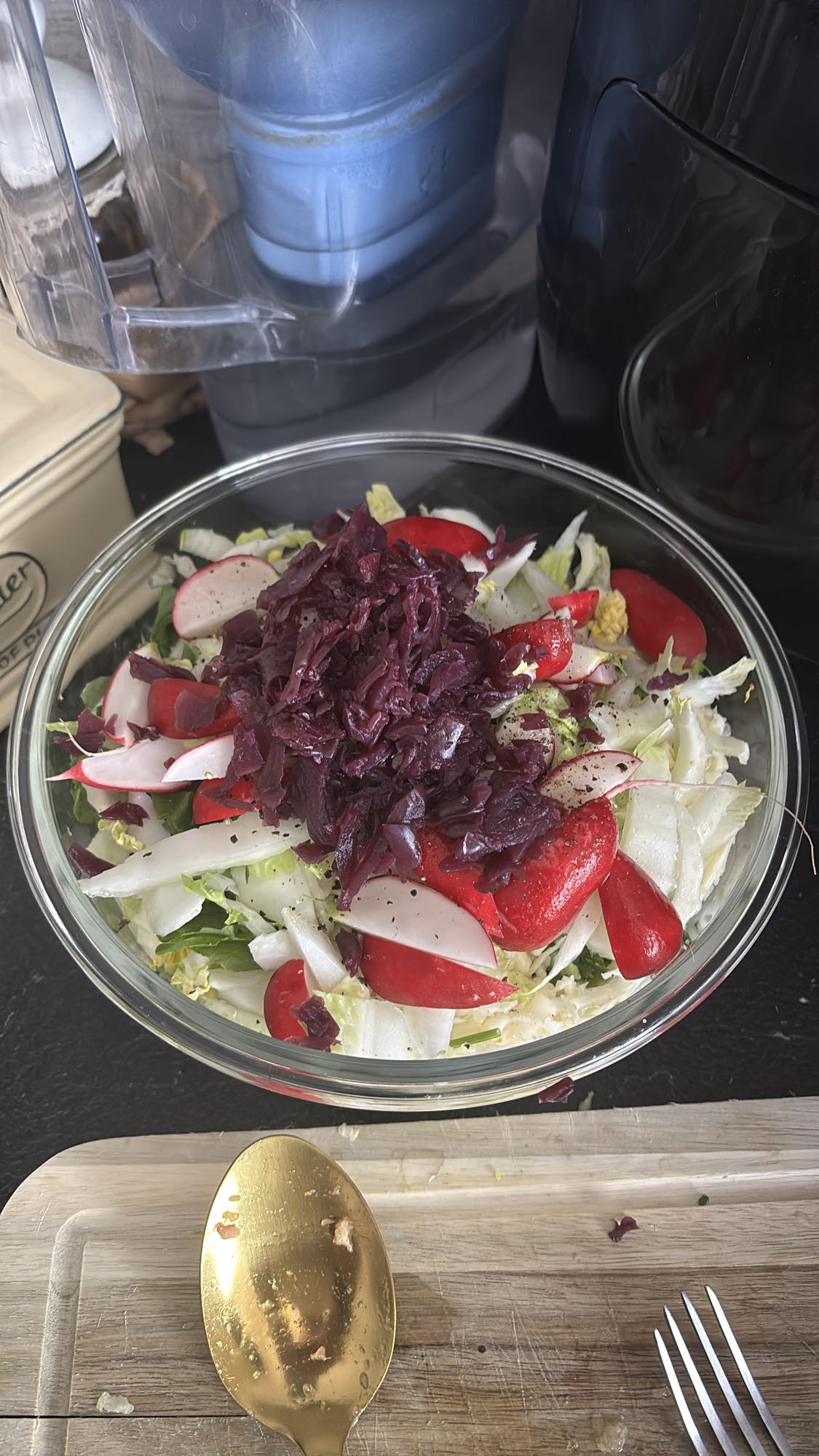 Sałatka z kapustą i rzodkiewką