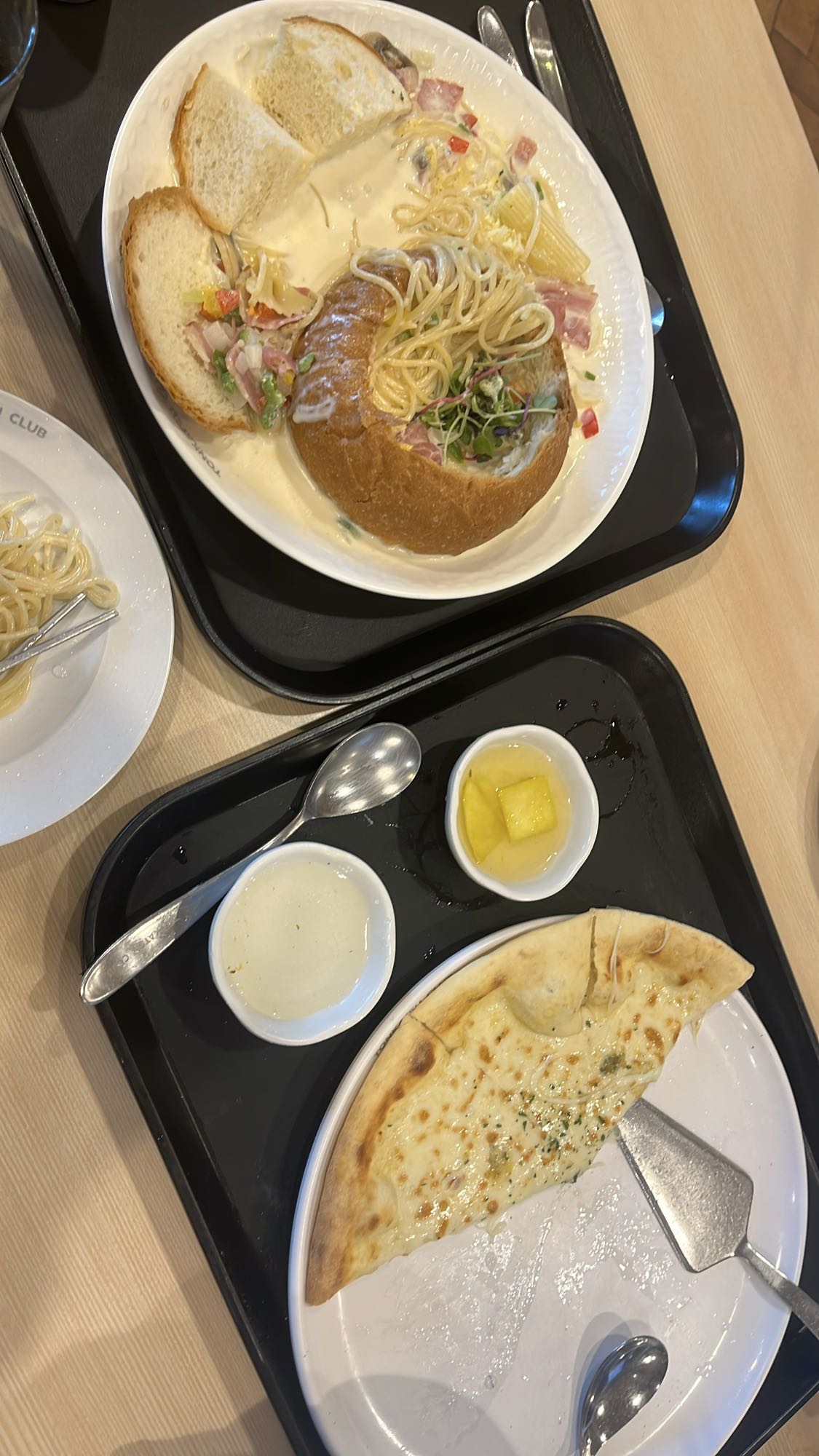 크림 파스타와 치즈피자