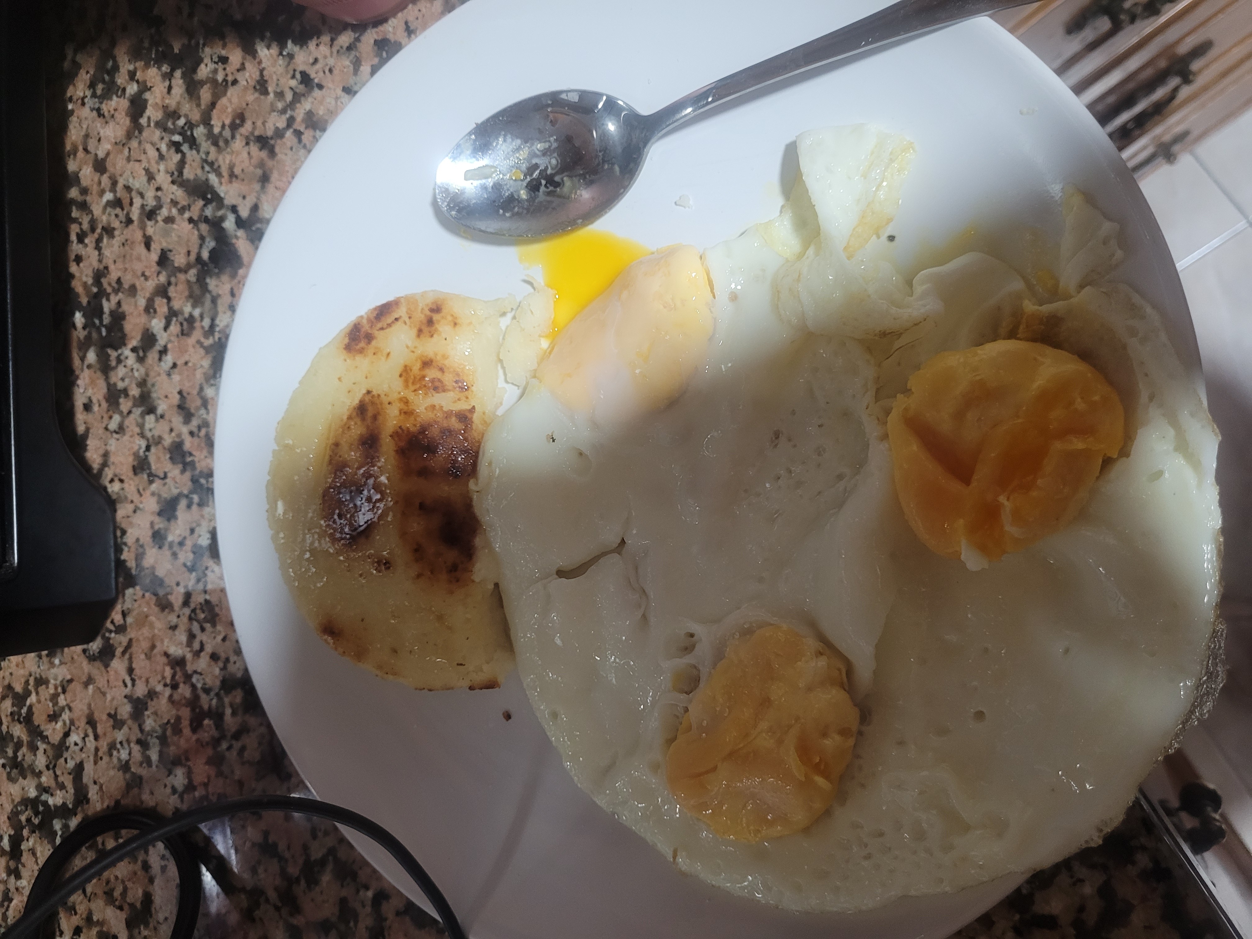Huevos con arepa