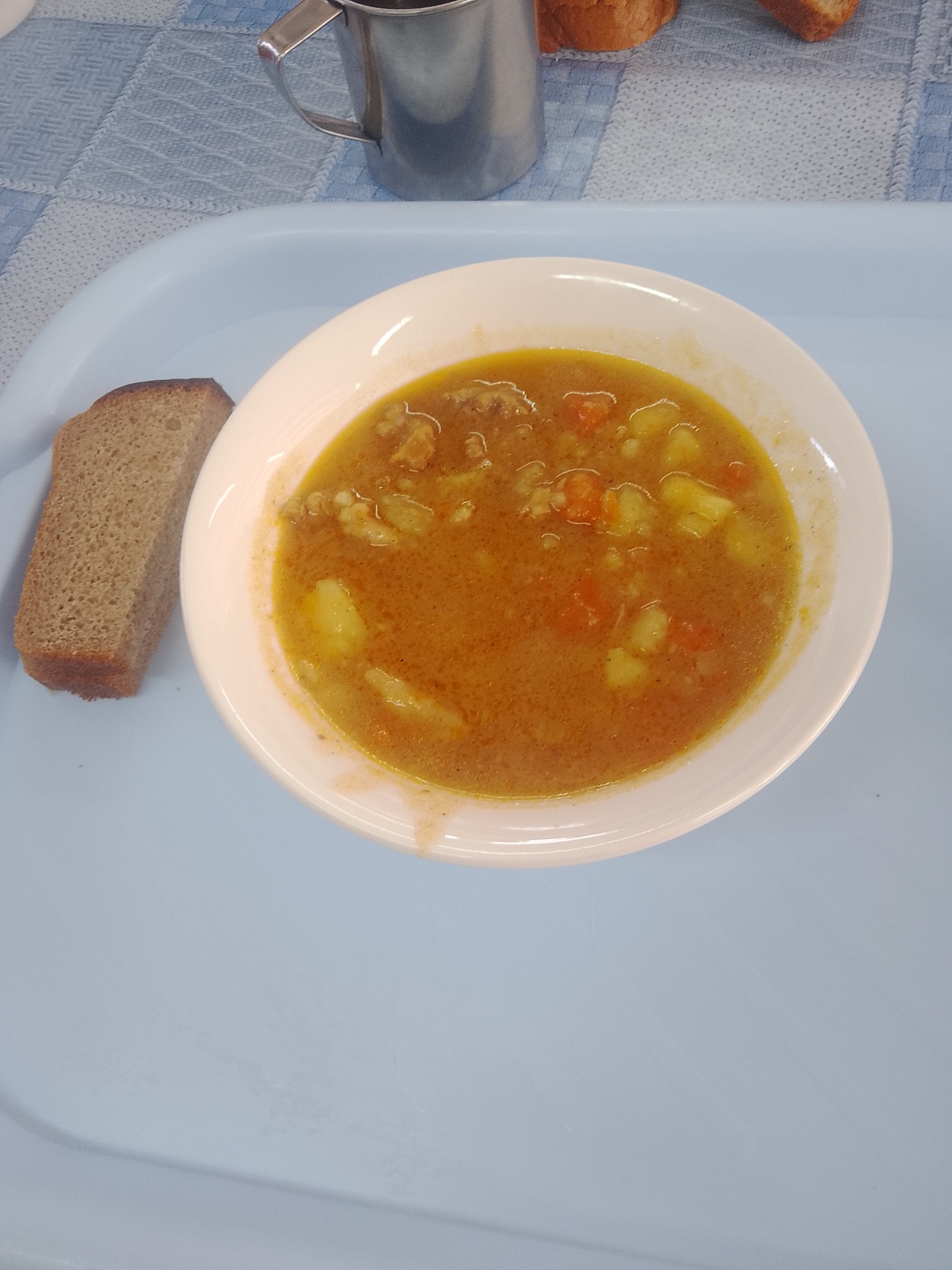 Beef vegetable soup with bread