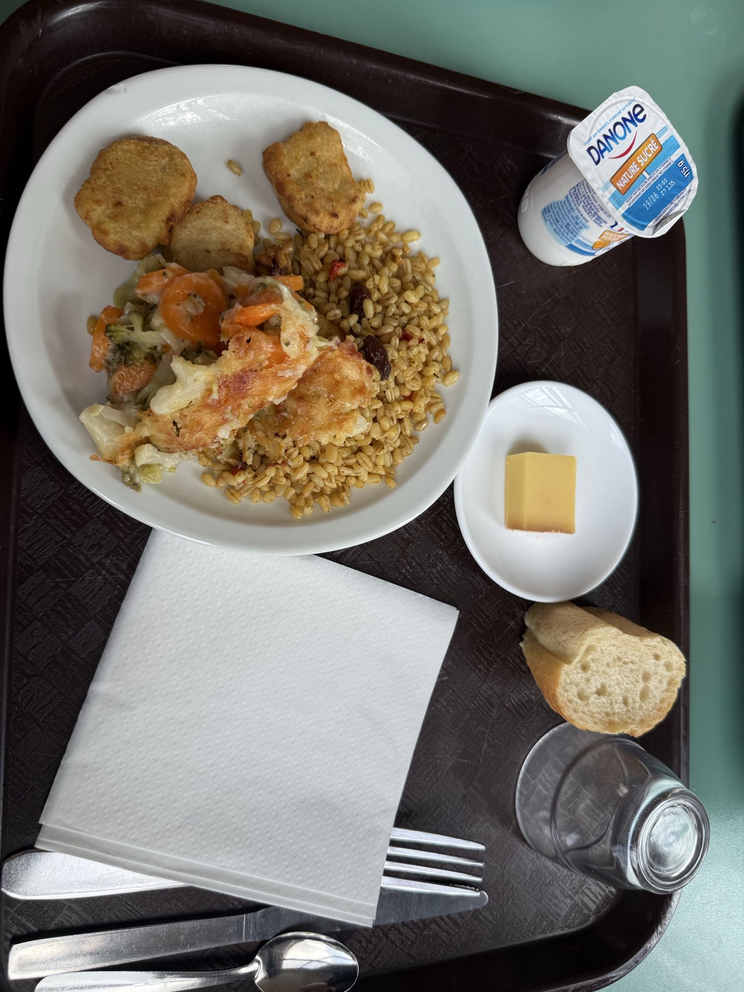 Déjeuner cantine varié