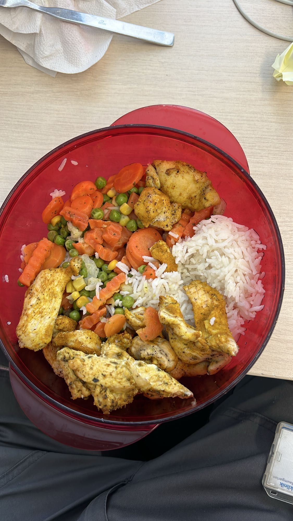 Kurczak z ryżem i warzywami