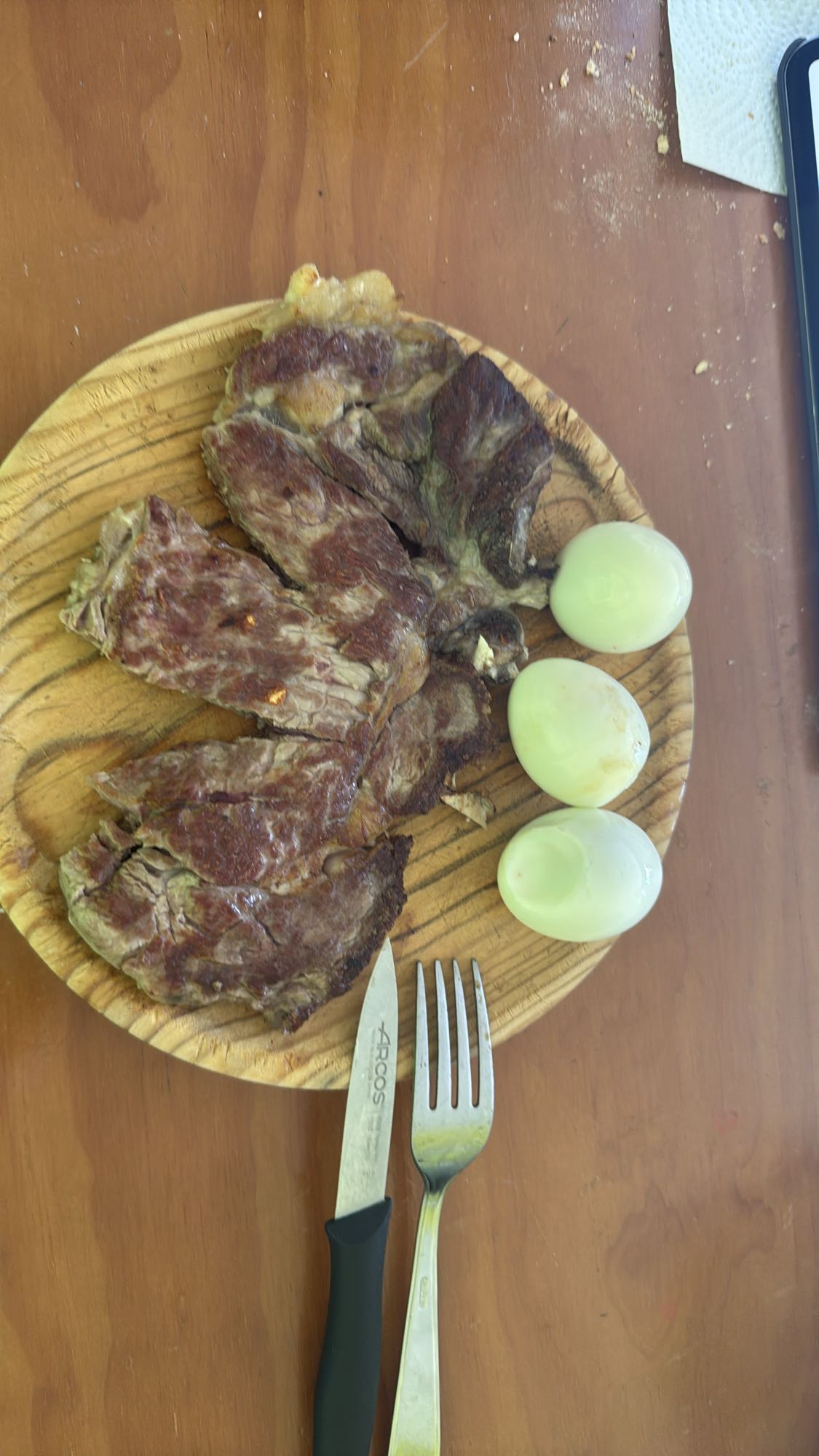 Carne y huevos cocidos