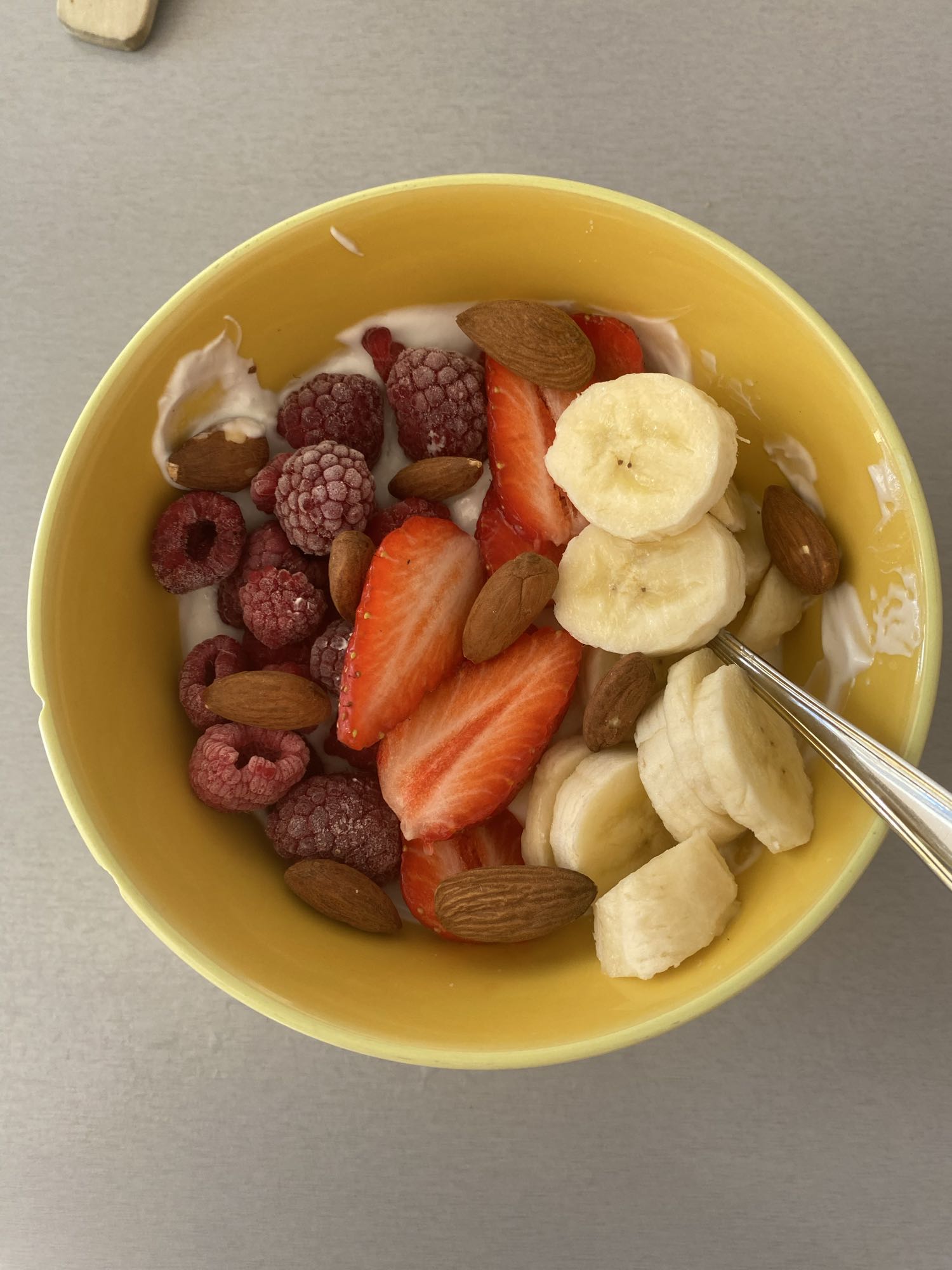 Bol de yaourt aux fruits