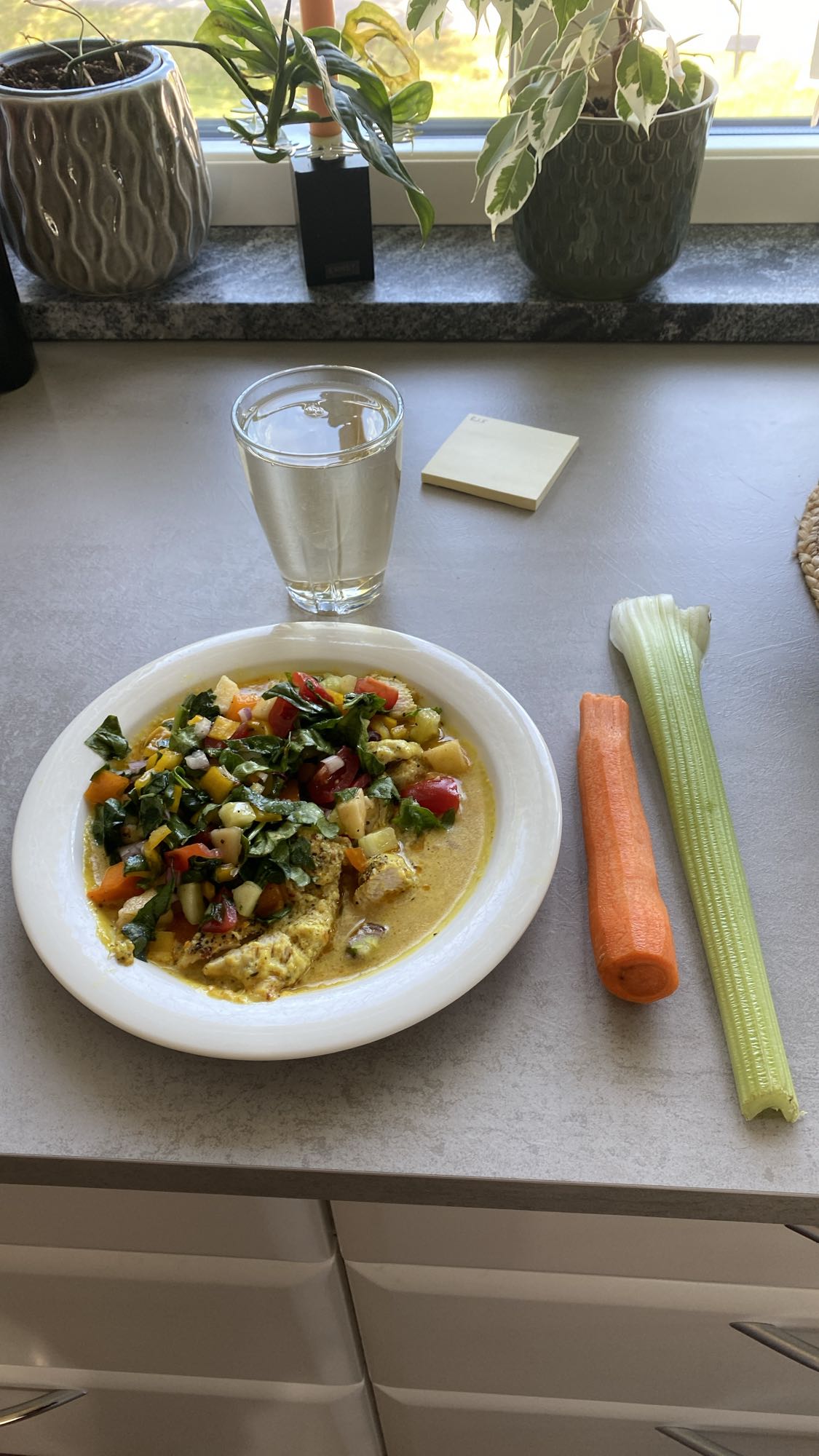 Kycklingfilé med kesosås och grönsaker