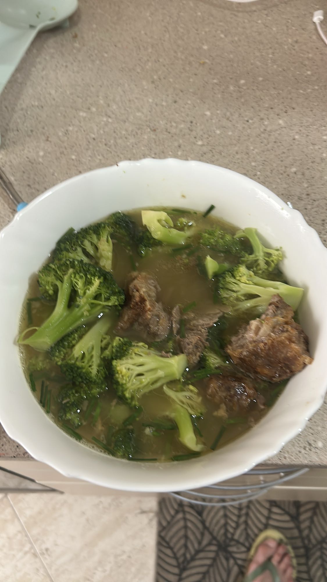 sopa de brócoli y carne