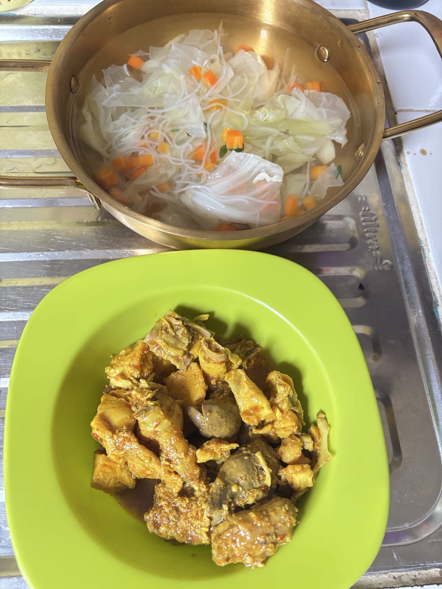 Sup sayur & ayam bumbu