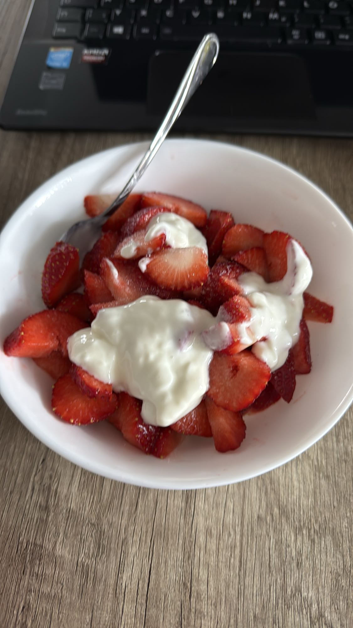 Truskawki z jogurtem