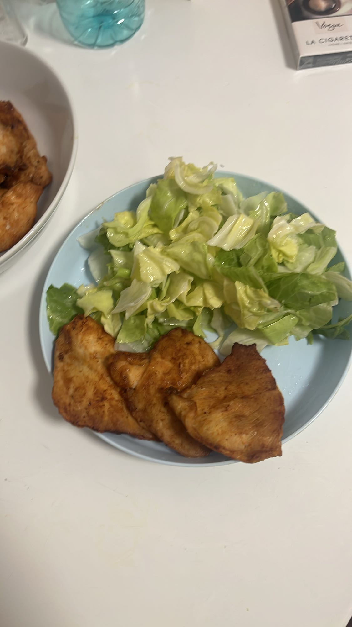 Piept de pui cu salată