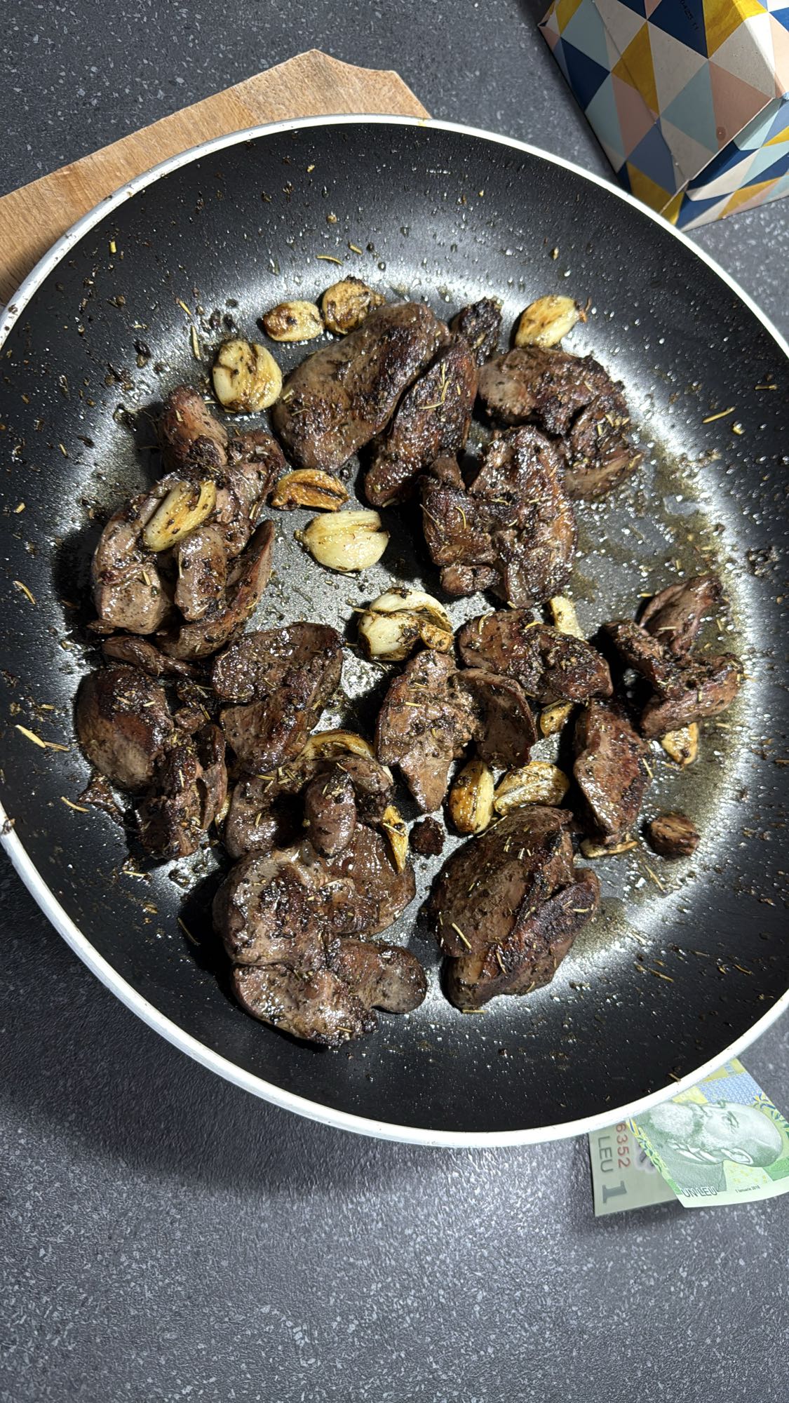 Ficat prăjit cu usturoi