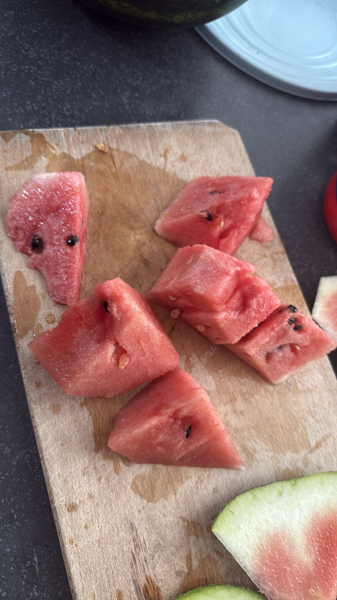 Bucăți de pepene roșu