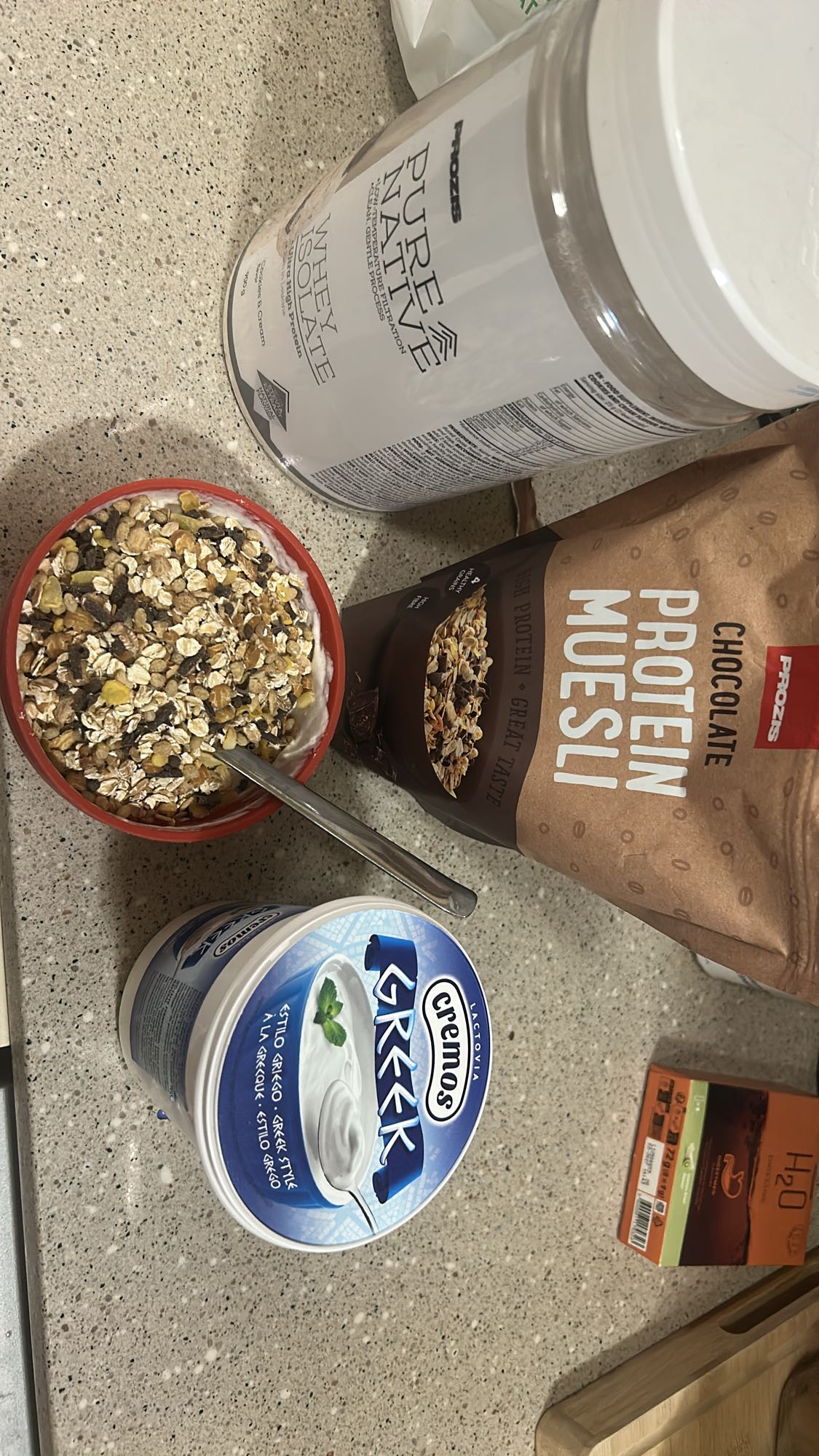 Muesli con yogur y proteína