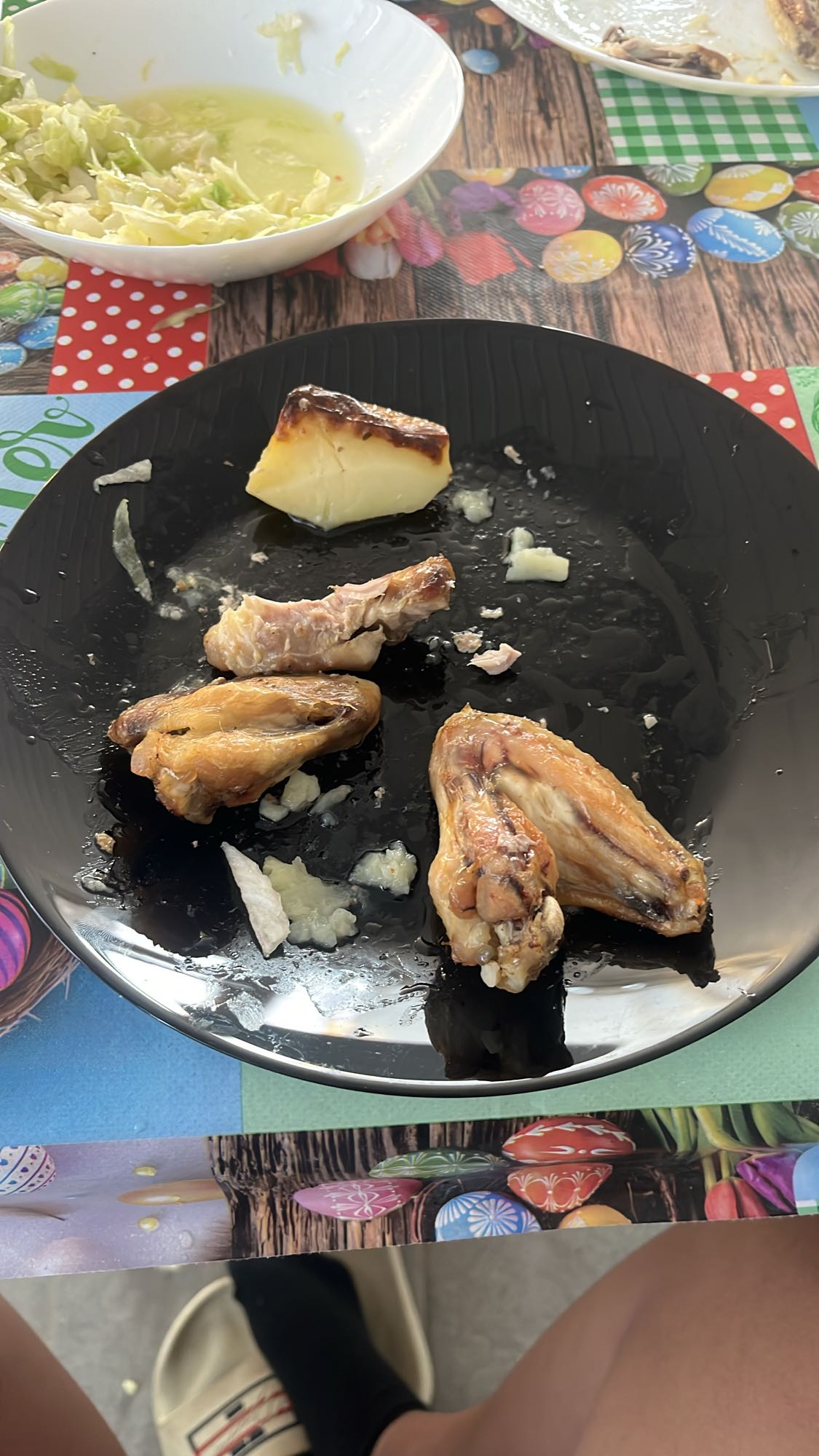 Aripioare cu salată