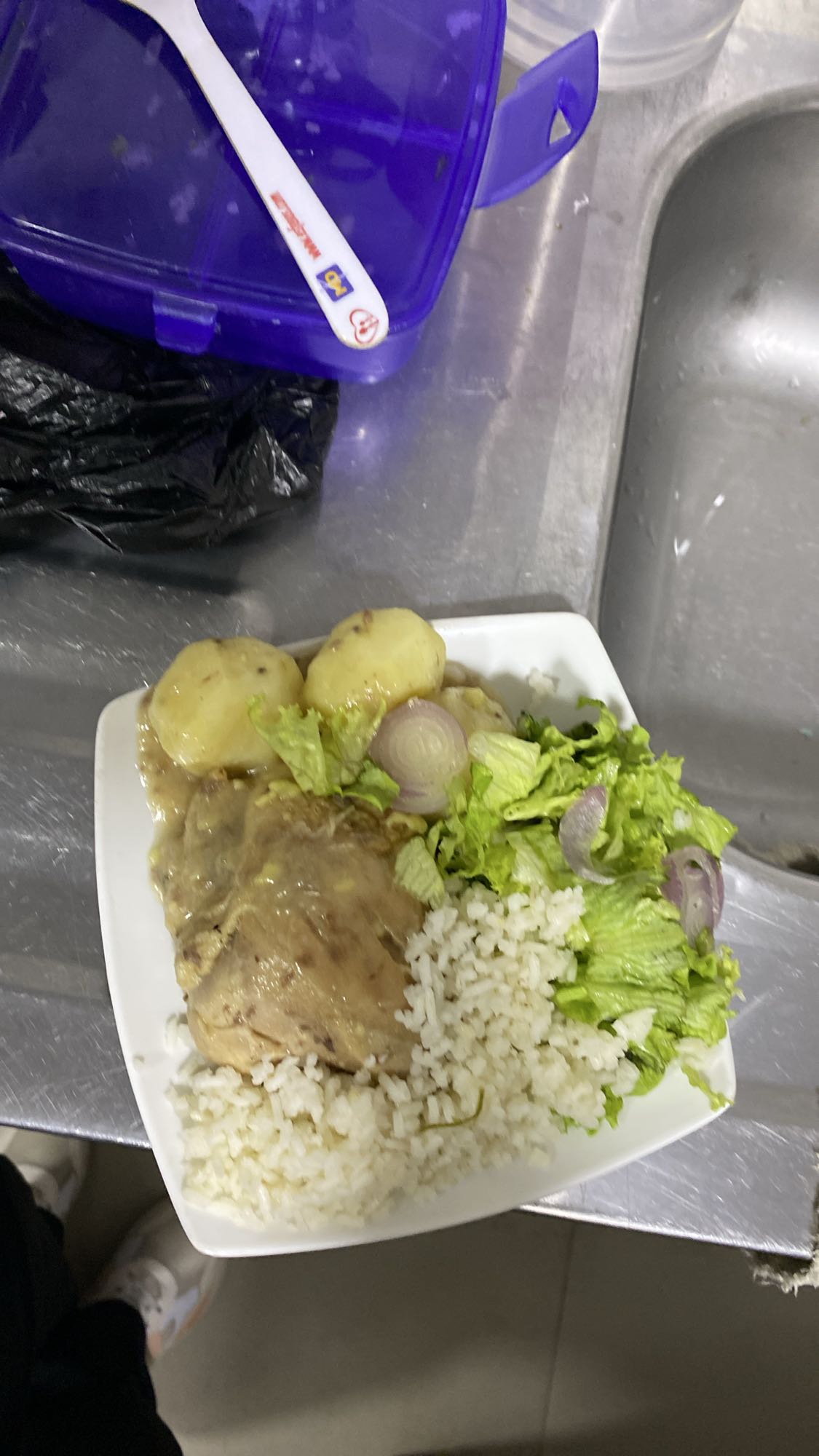 Pollo con arroz y papas