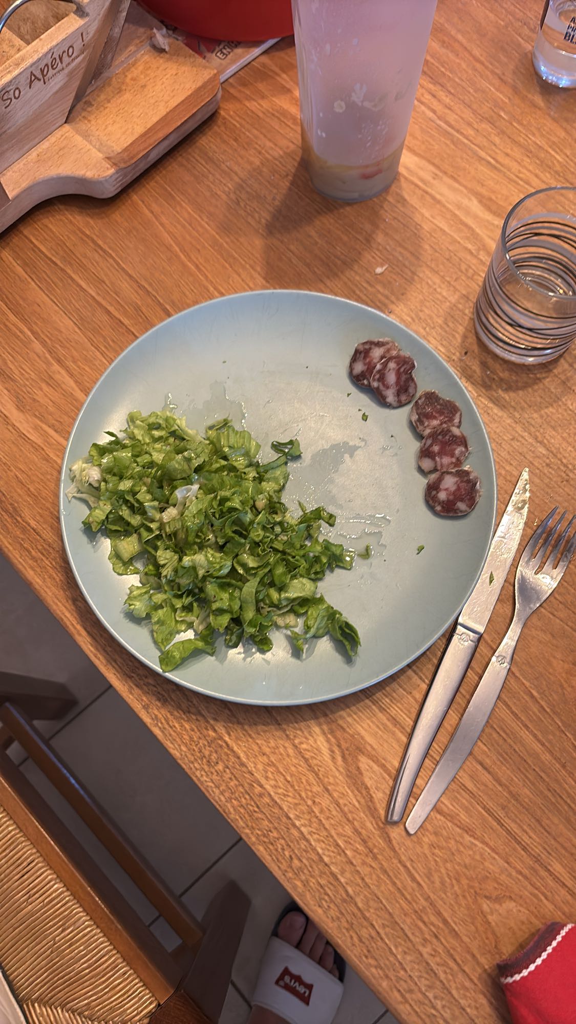 Salade et saucisson