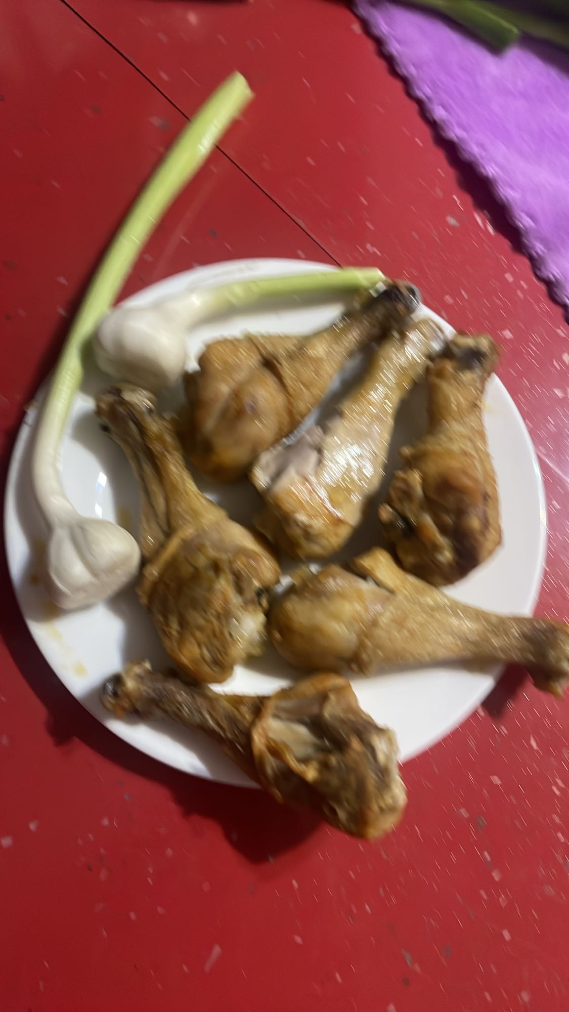 Pulpe pui cu usturoi verde