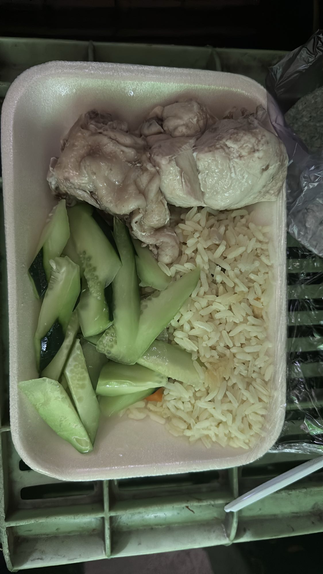 pollo con arroz y pepino