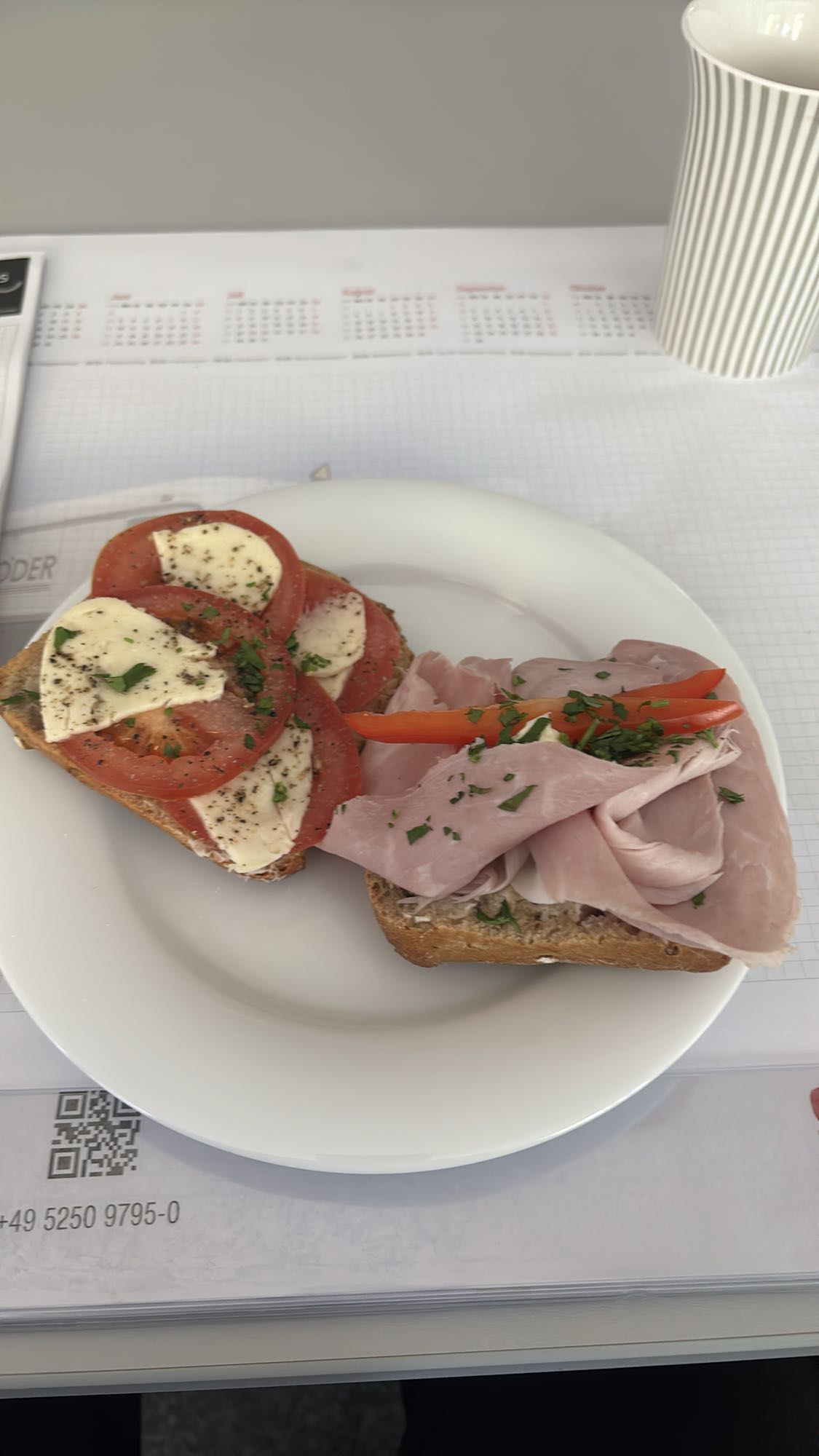 Vollkornbrot mit Belag