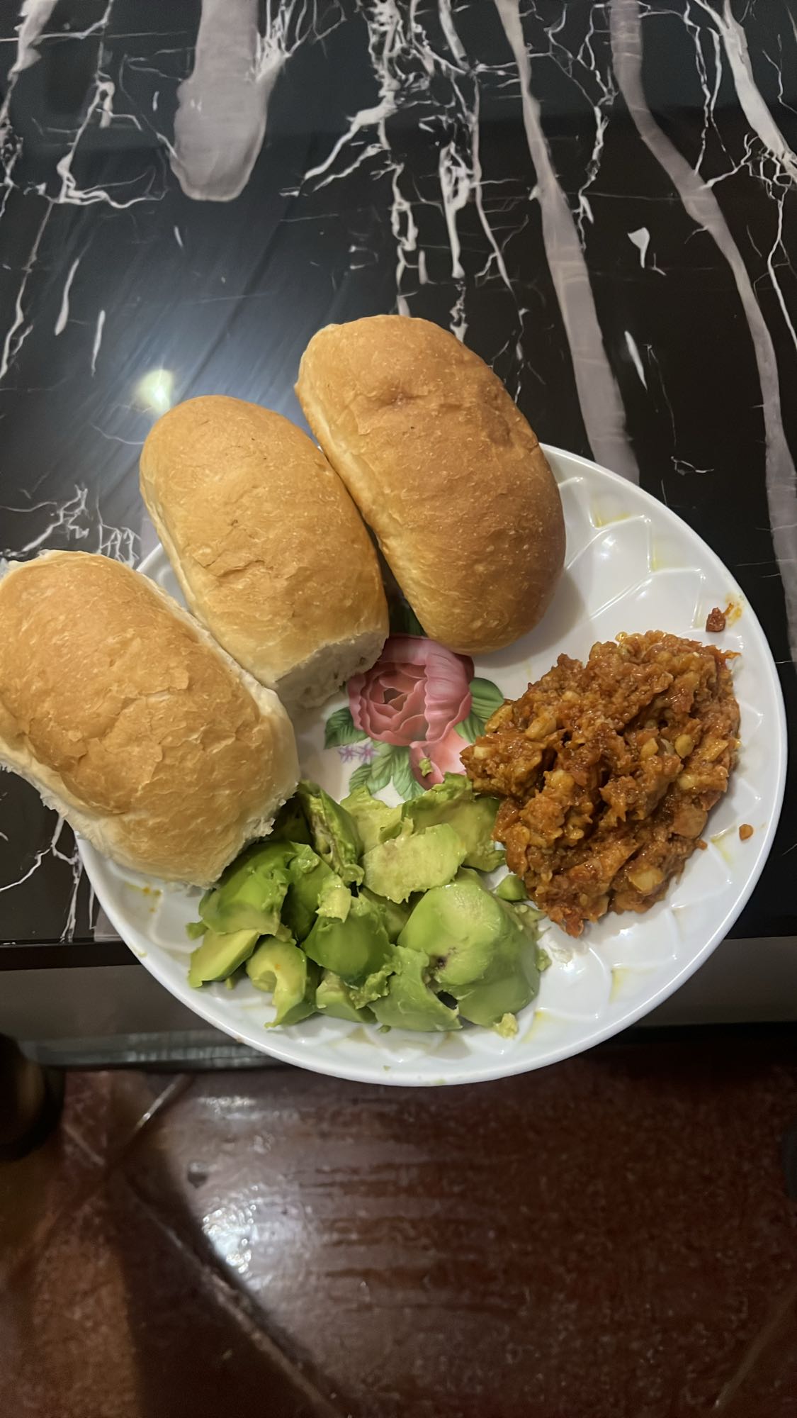 Bread, avocado, spicy relish