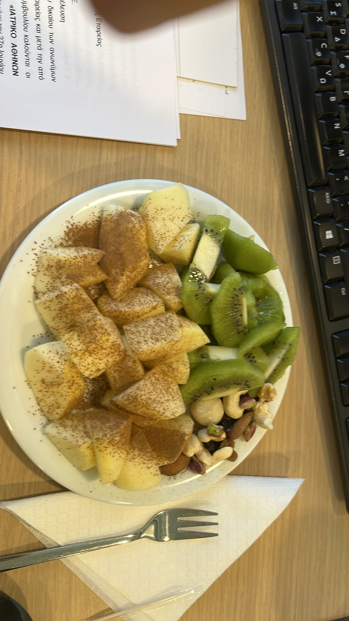 Φρουτοσαλάτα με ξηρούς καρπούς