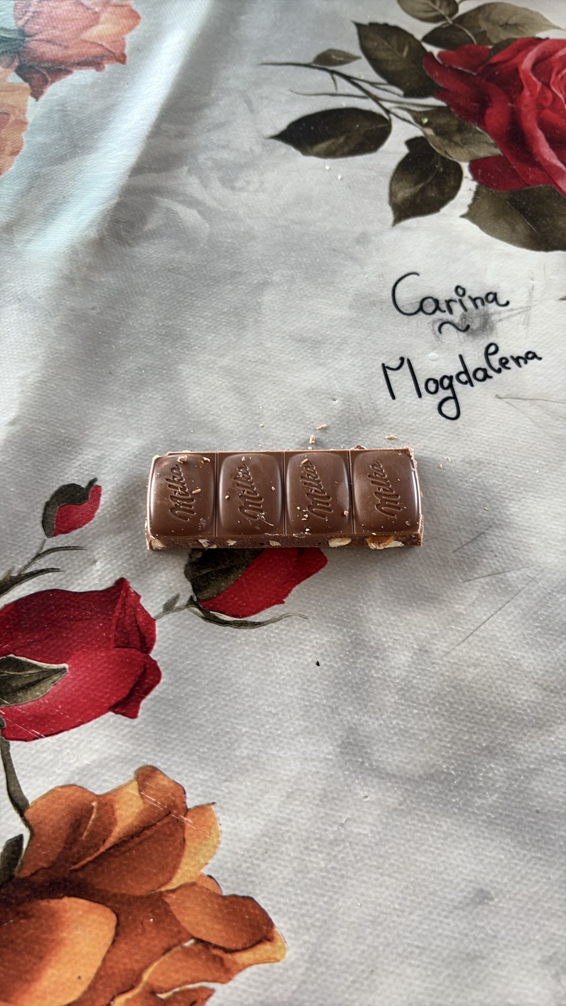 Ciocolată Milka cu alune